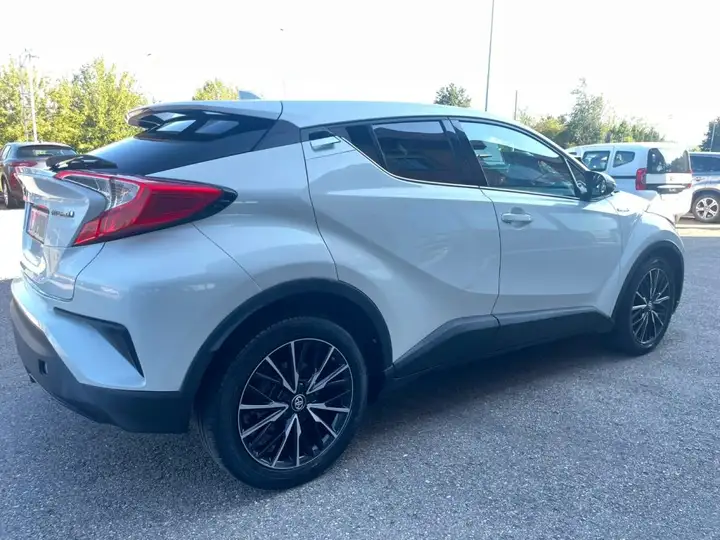 Toyota C-HR+ 1.8 Hybrid E-CVT Trend — foto 7