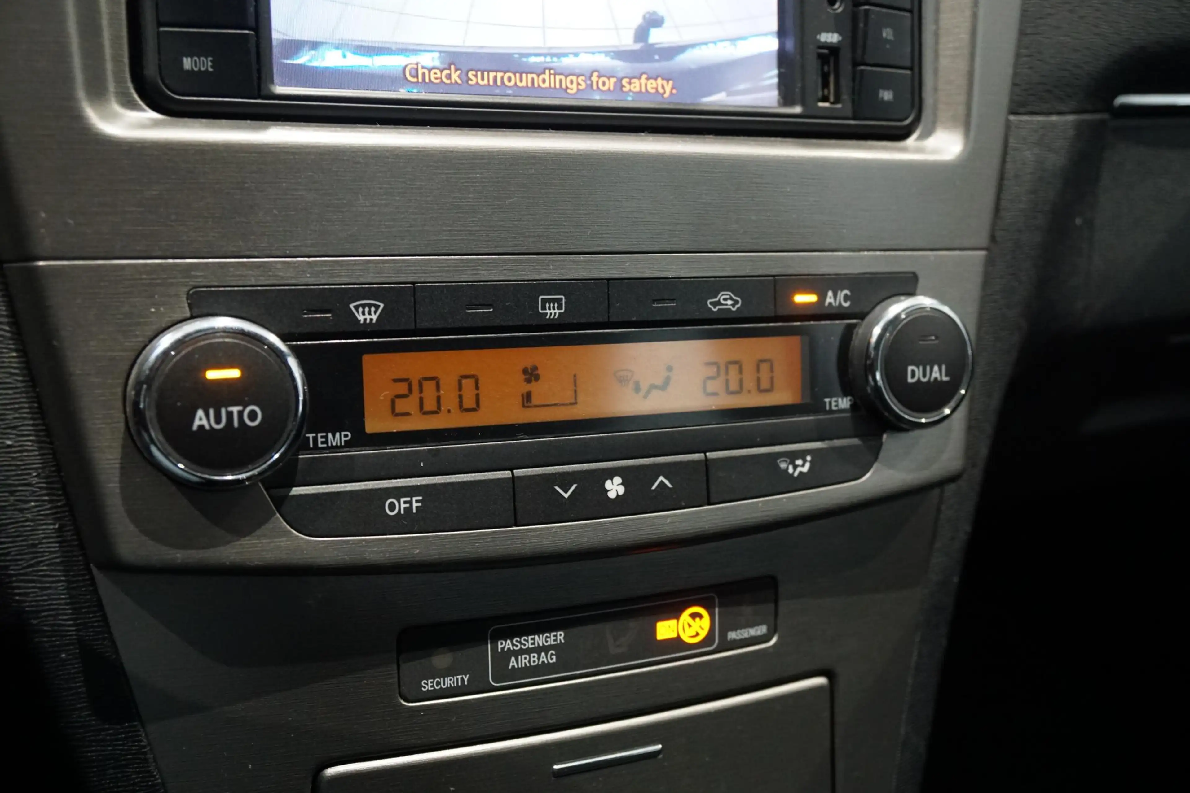 Toyota Avensis 1.8 VVTi Business + CAMERA / TREKHAAK — photo 11