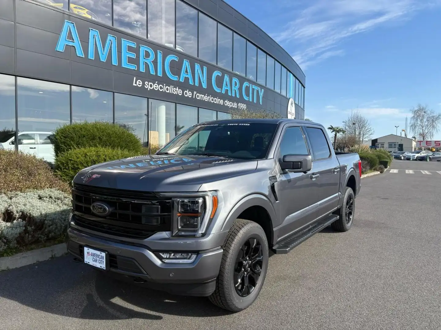 Ford F 150 Supercrew LARIAT Black Package V8 5.0L FLEXFUEL Grijs - 1