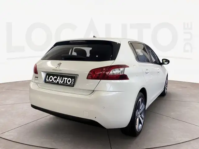 Peugeot 308 view 3