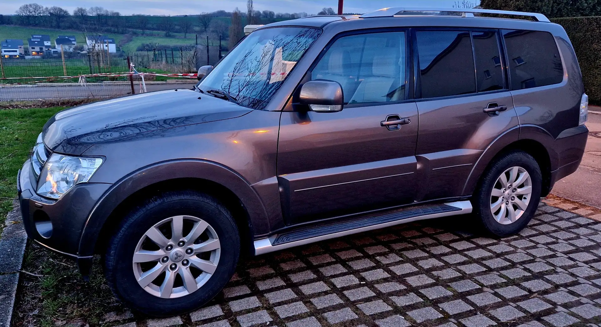 Mitsubishi Pajero Long 3.2 DI-D Instyle A Brązowy - 2