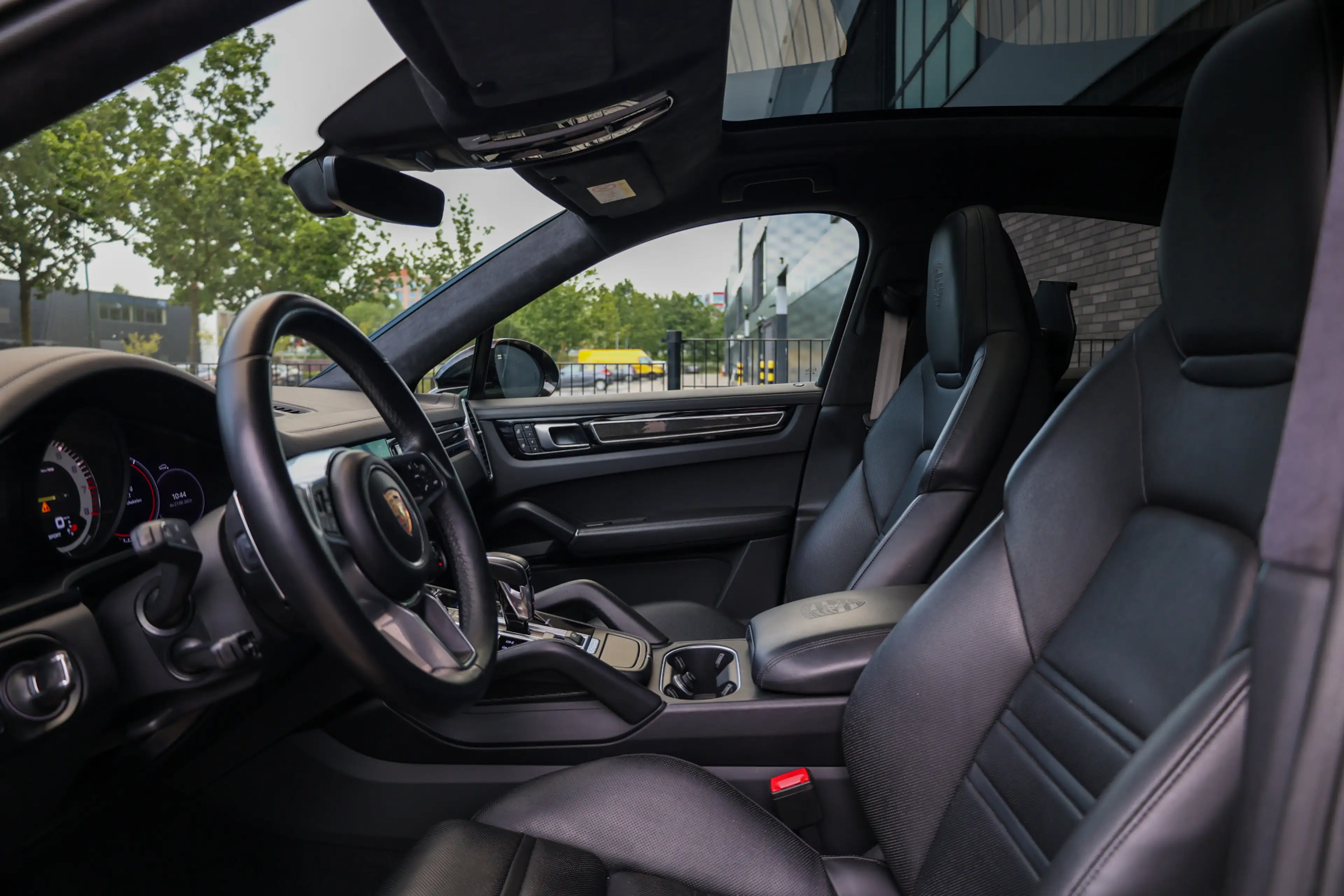 Porsche Cayenne Coupé 3.0 E-Hybrid Platinum Edition | NAP! | BTW | — photo 16