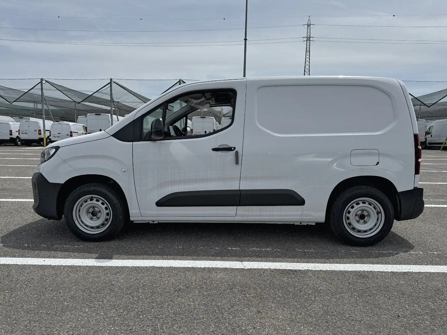 Opel Combo Cargo 1.5 Diesel 100cv S&S L1 MT6 Weiß - 2