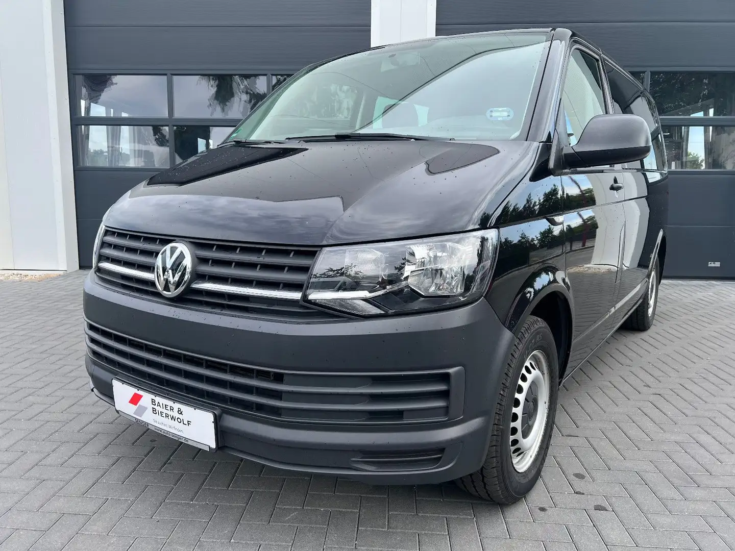 Volkswagen T6 Transporter 9 Sitzer Klima 150PS Navi AHK Noir - 2