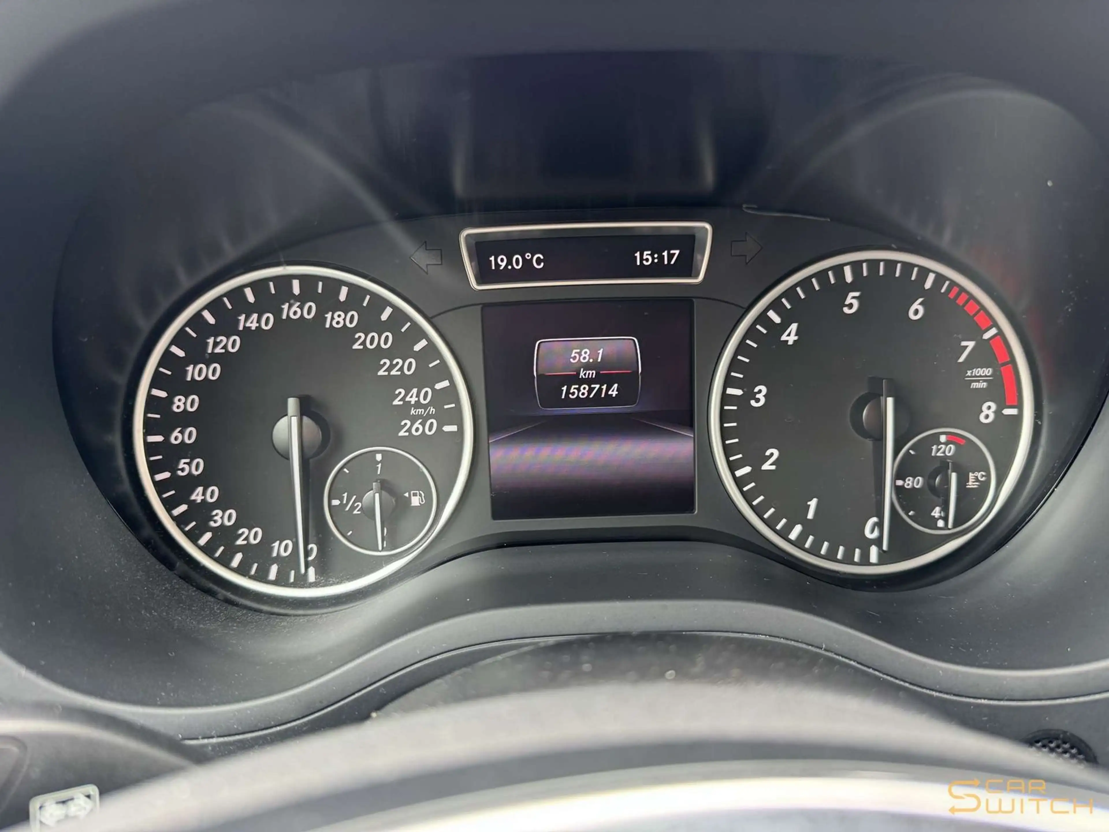 Mercedes-Benz B 200 — photo 11