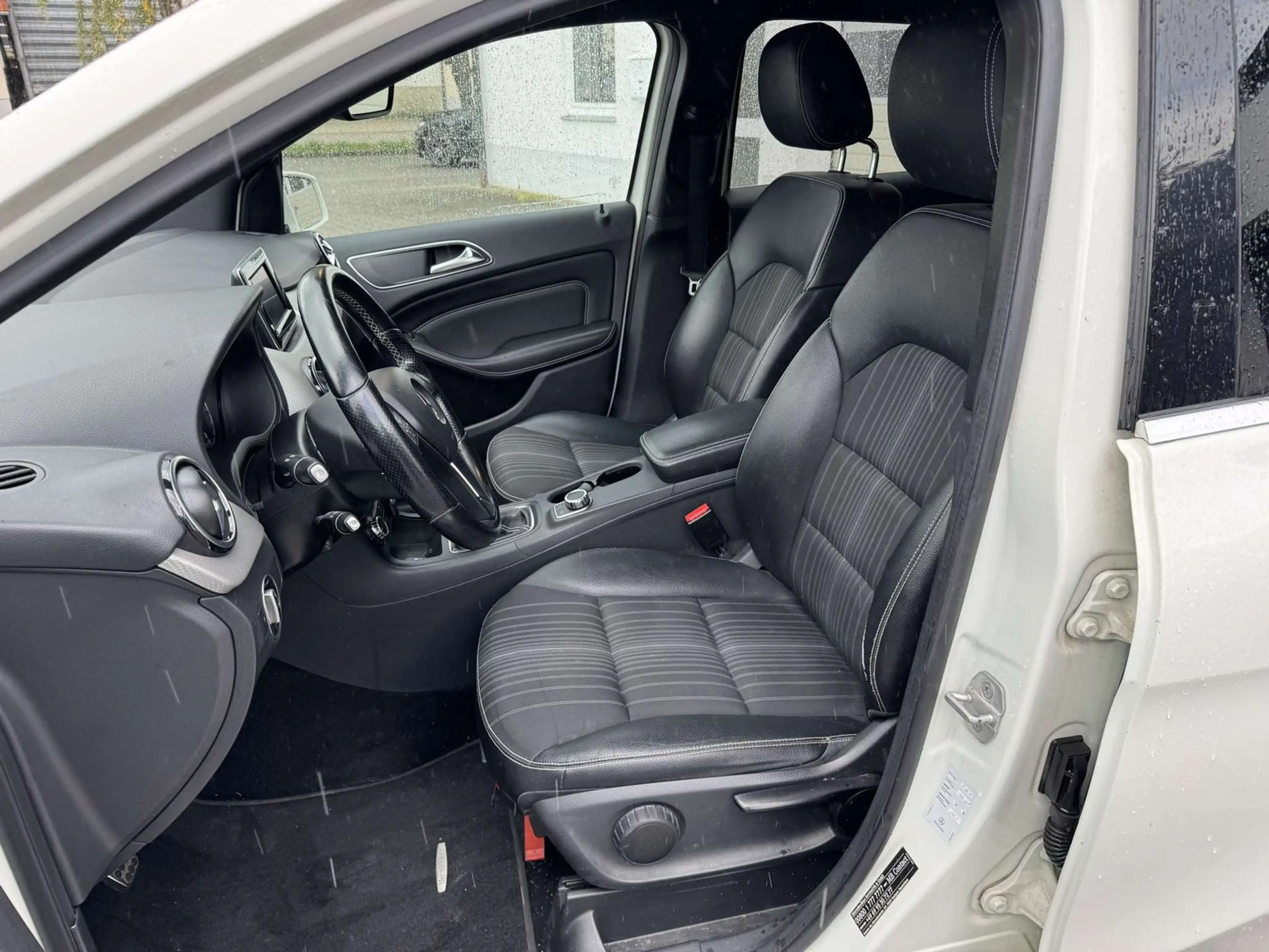 Mercedes-Benz B 200 — photo 12