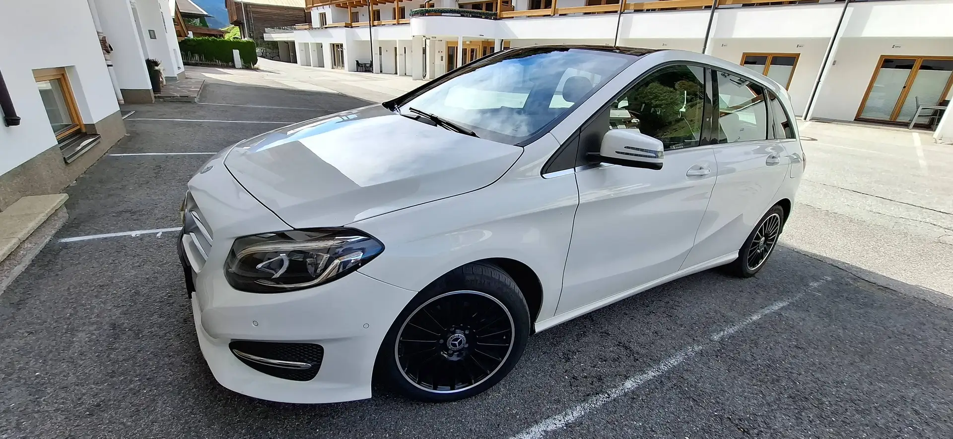 Mercedes-Benz B 220 B 220 d 4MATIC Aut. Weiß - 1