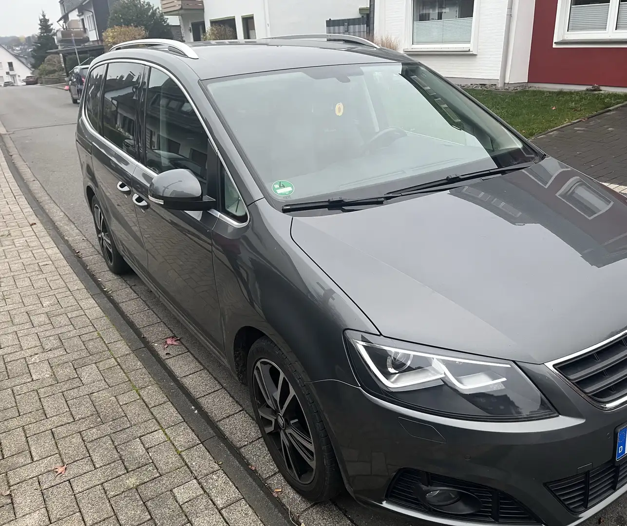 SEAT Alhambra 2.0 TDI Ecomotive FR-Line Grau - 1