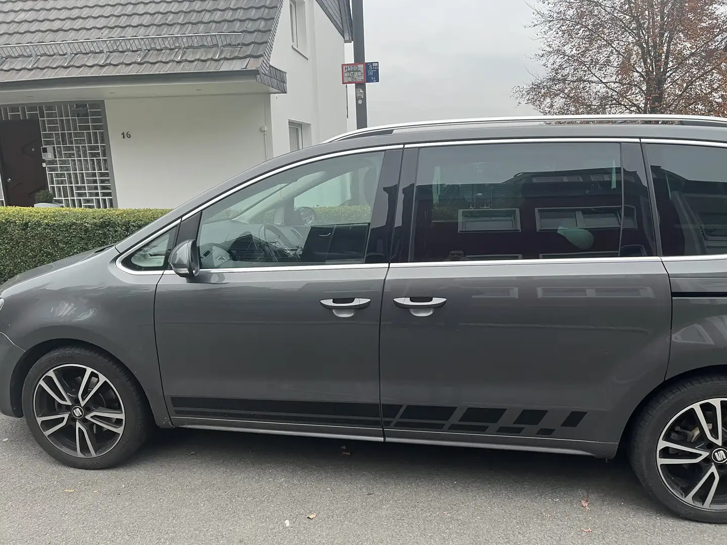 SEAT Alhambra 2.0 TDI Ecomotive FR-Line Grau - 2