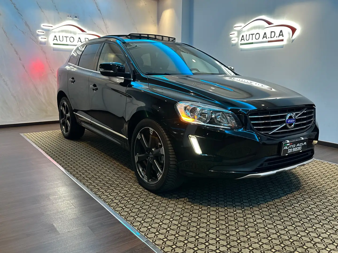 Volvo XC60 XC60 D4 AWD Geartronic R-design Momentum N1 Nero - 2