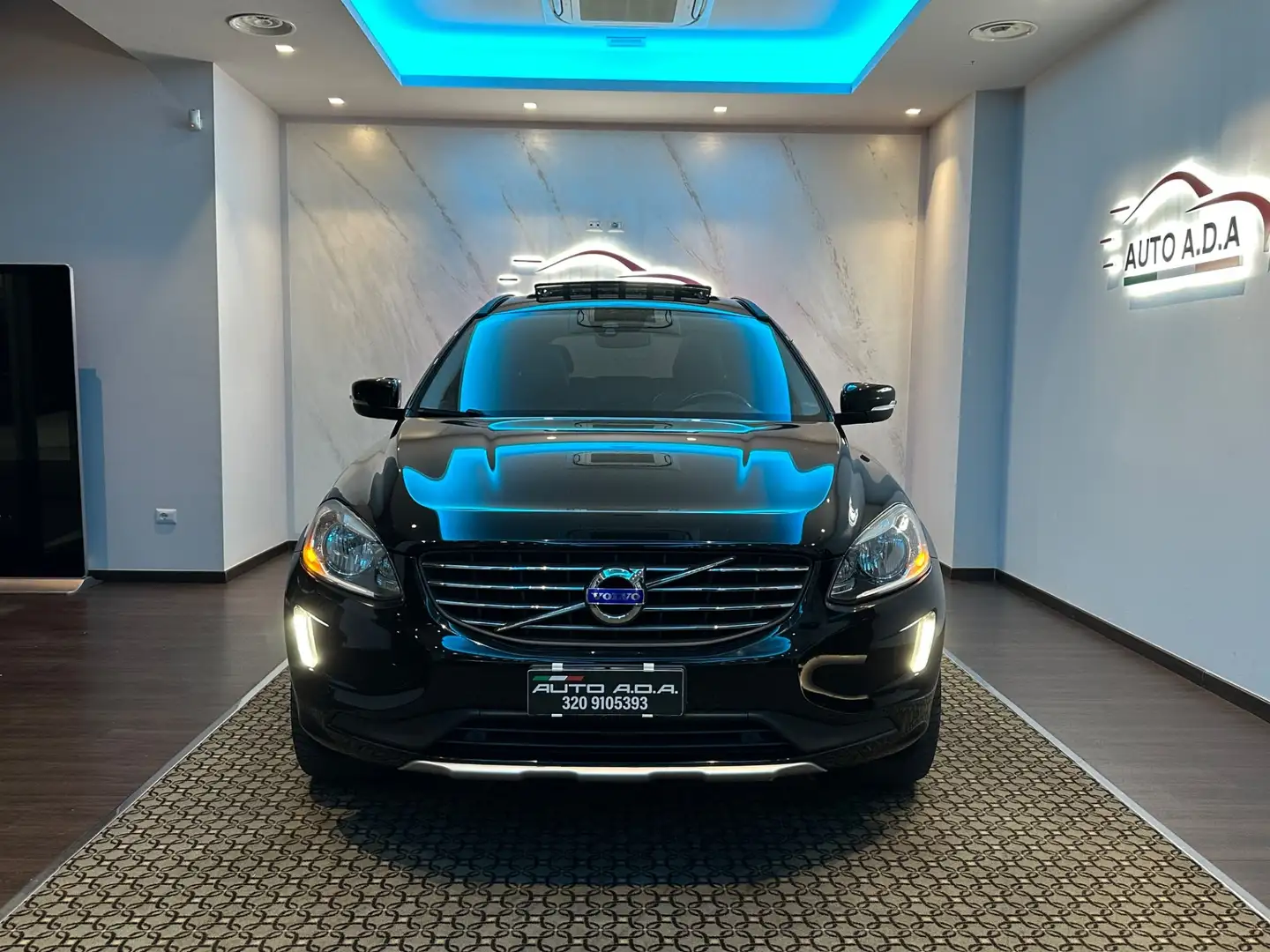 Volvo XC60 XC60 D4 AWD Geartronic R-design Momentum N1 Nero - 1
