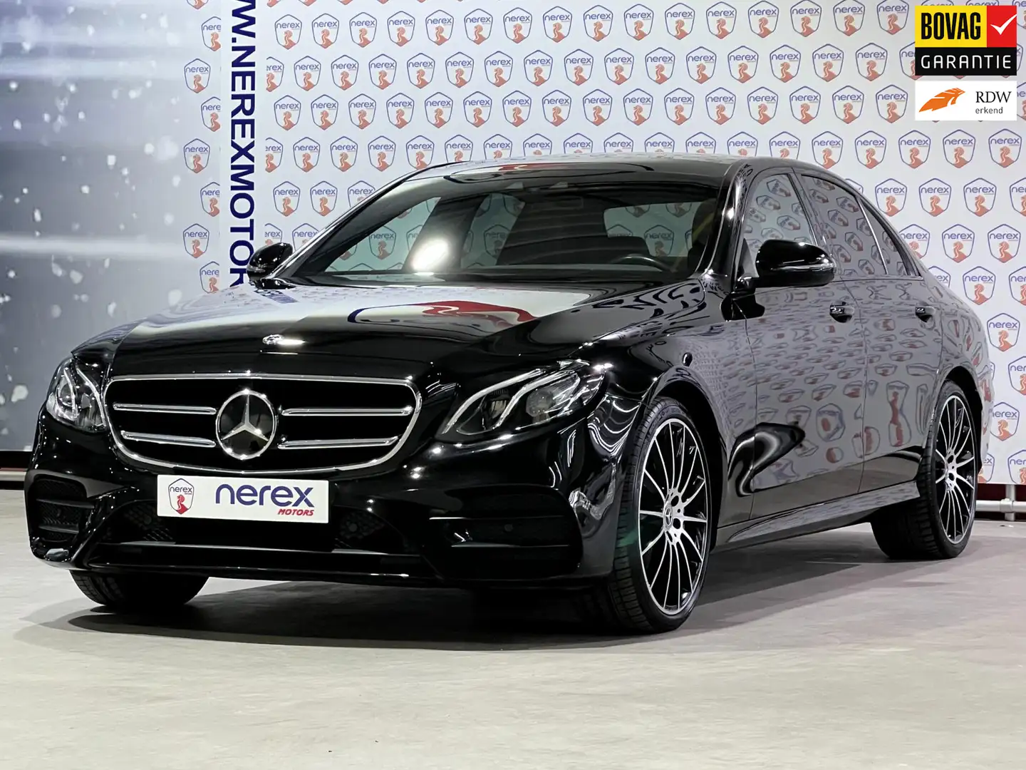 Mercedes-Benz E 450 4Matic Premium Plus AMG-Line/PANO/MEMORY/WIDESCREE Černá - 1