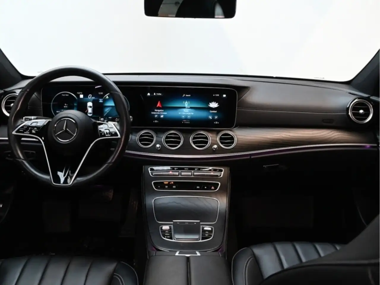 Mercedes-Benz E-Class снимка Mercedes-Benz E-Class