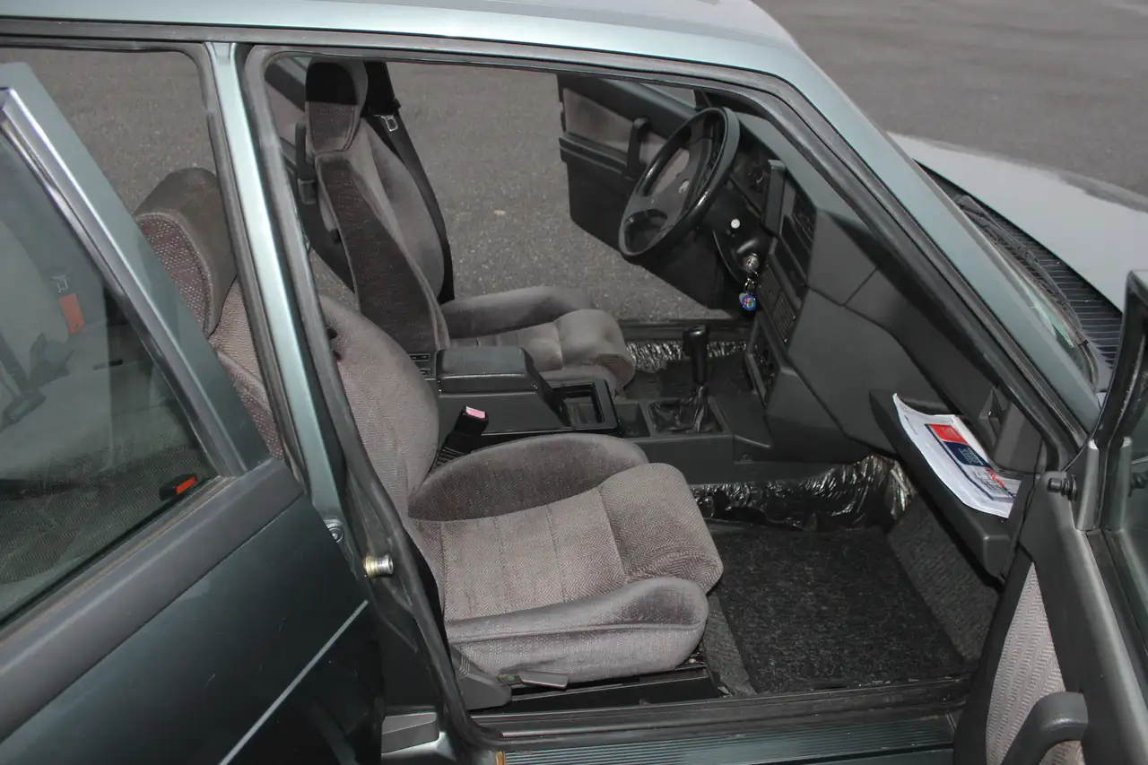 Alfa Romeo 75 2.0i Twin Spark - ASI, foto 5