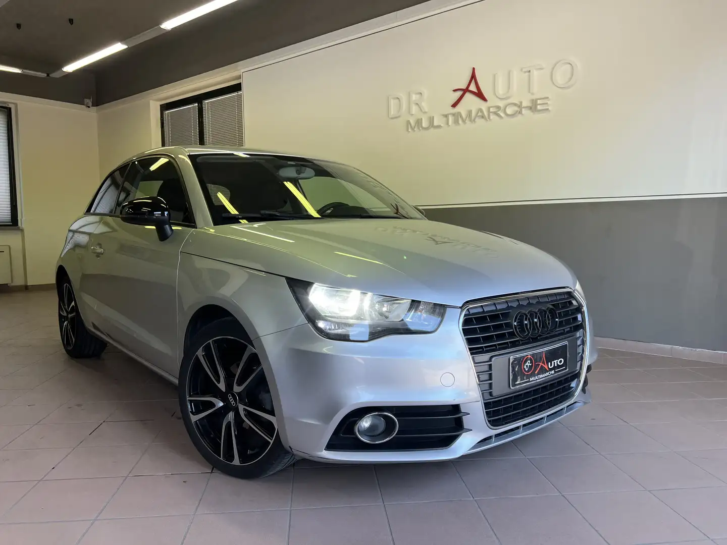 Audi A1 1.2 tfsi Attraction Neopatentati Argento - 1