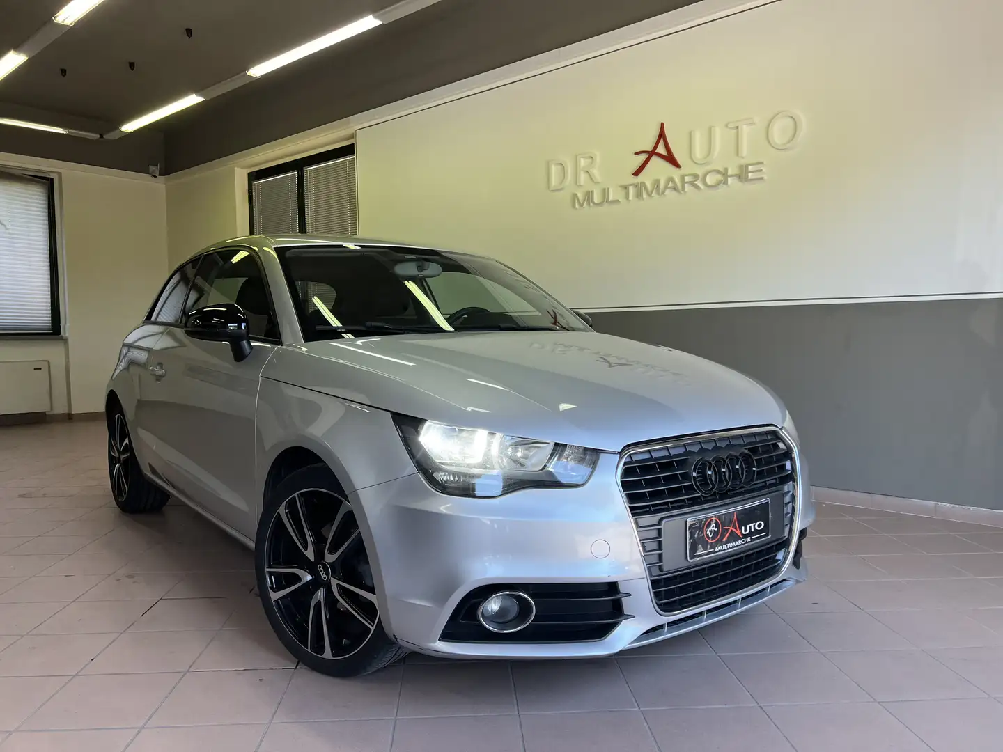Audi A1 1.2 tfsi Attraction Neopatentati Argento - 2