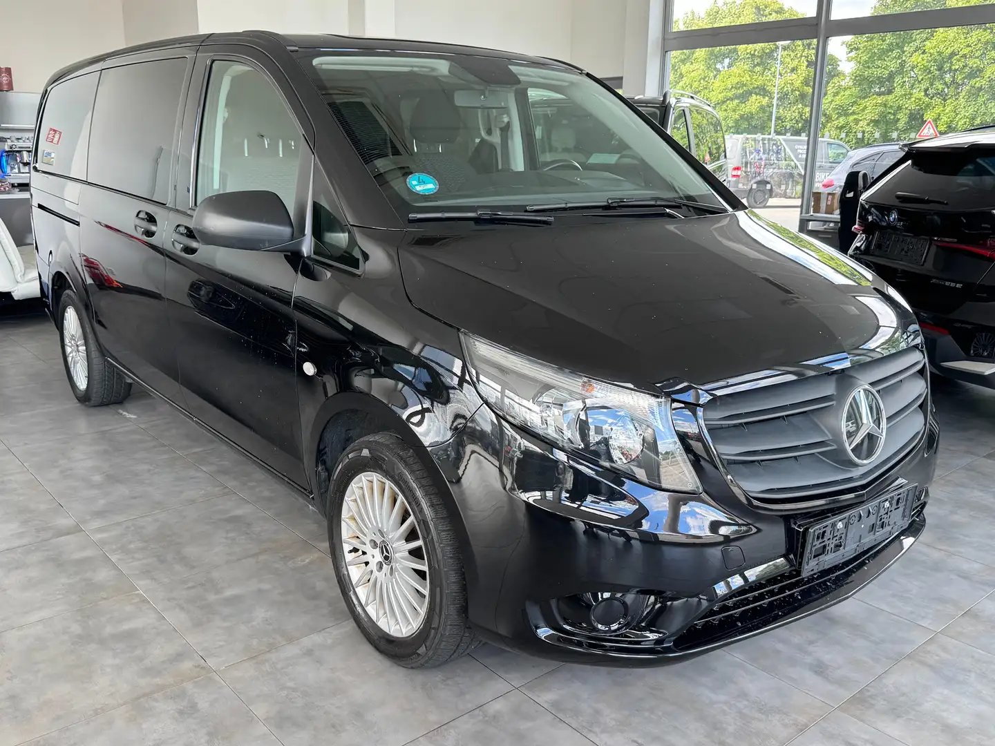 Mercedes-Benz Vito Tourer 116CDI 4X4 La*NAV*9Sitzer*CM Negro - 1
