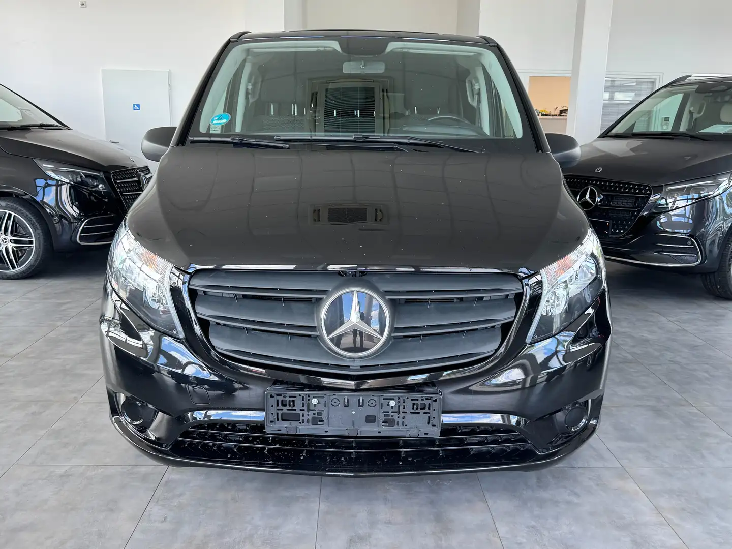 Mercedes-Benz Vito Tourer 116CDI 4X4 La*NAV*9Sitzer*CM Negro - 2