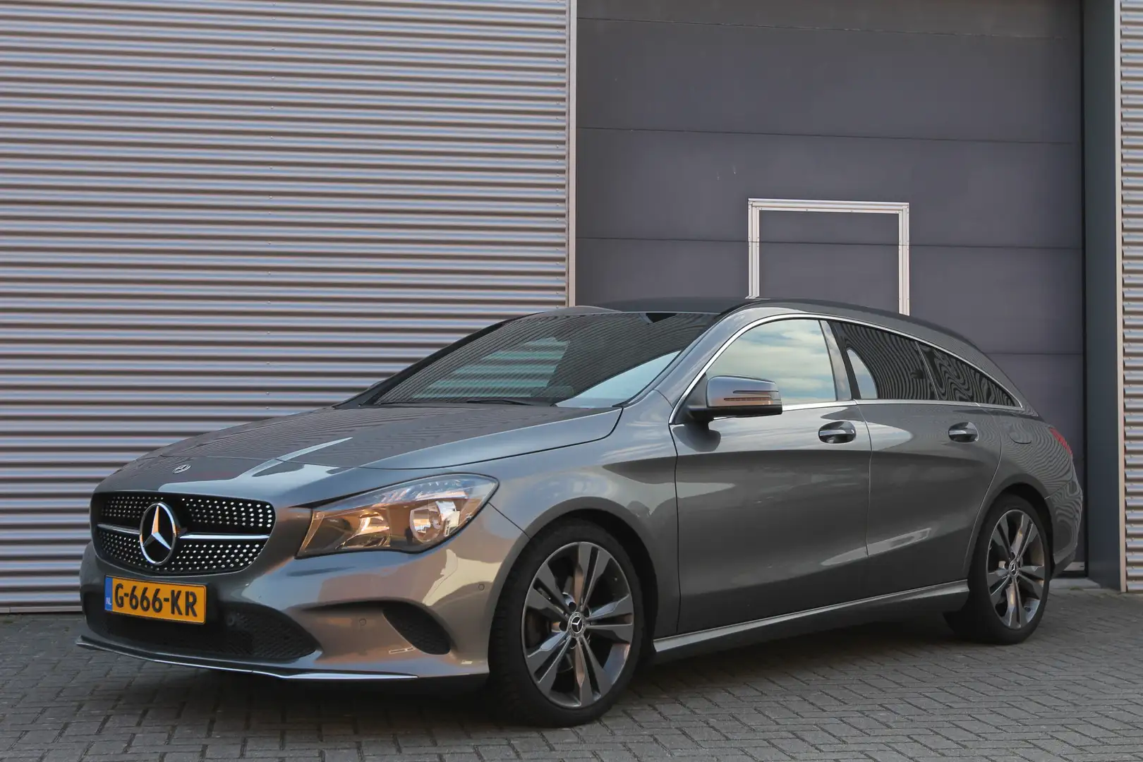Mercedes-Benz CLA 200 Shooting Brake d Business Solution I AUTOMAAT I CA Grijs - 1