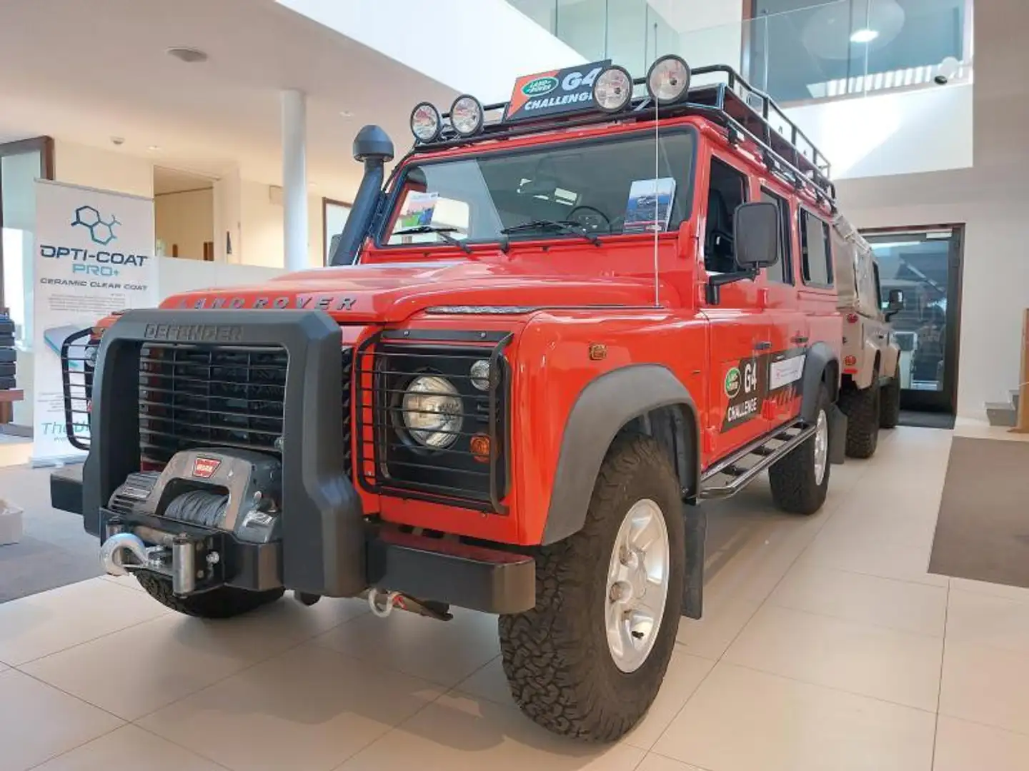 Land Rover Defender 110 Station Wagon G4 Challenge Orange - 1