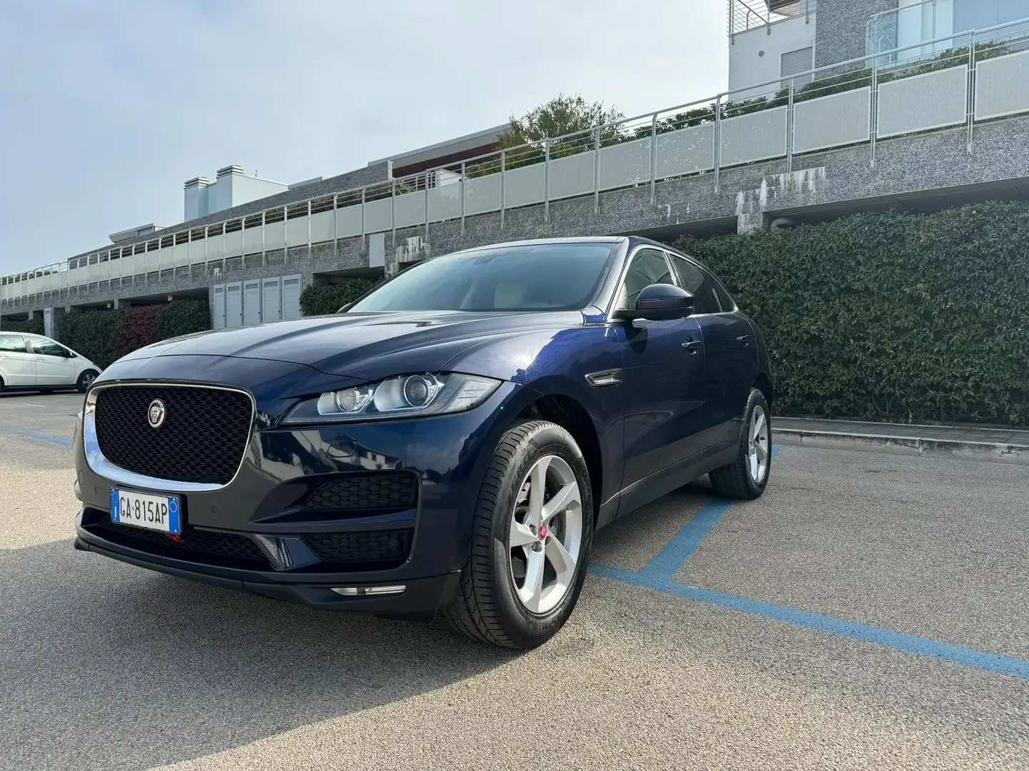 Jaguar F-Pace F-Pace 2015 2.0d i4 Pure awd 180cv auto my20 Blu/Azzurro - 1