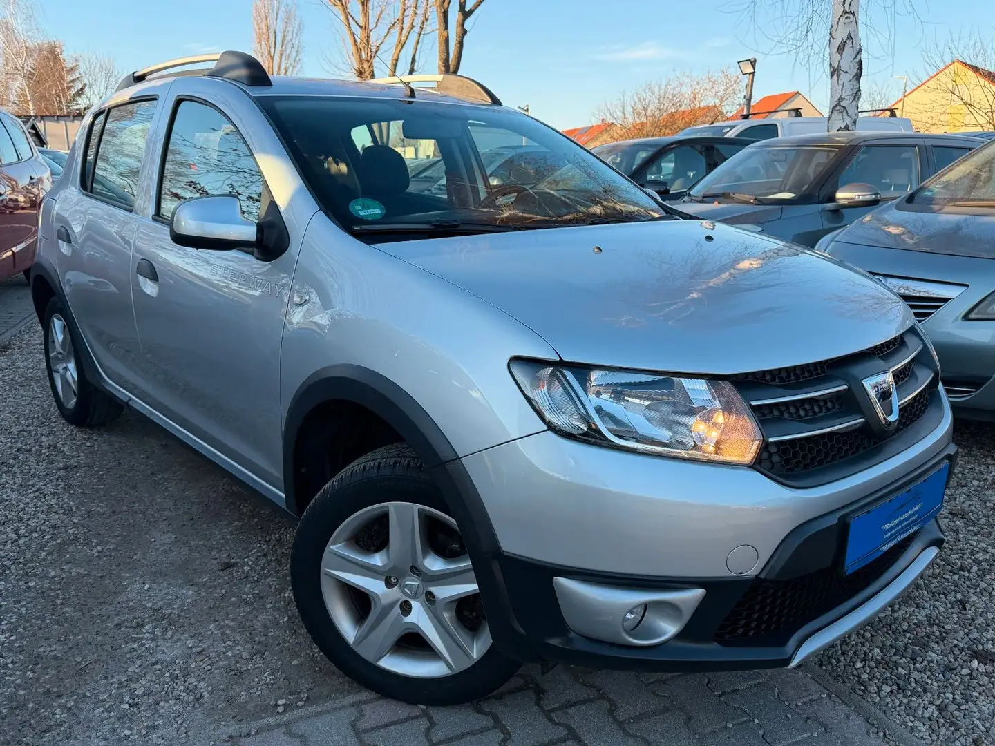 Dacia Sandero Stepway*2.HD*Klima*Navi*56.TKM*TÜV NEU Grau - 1