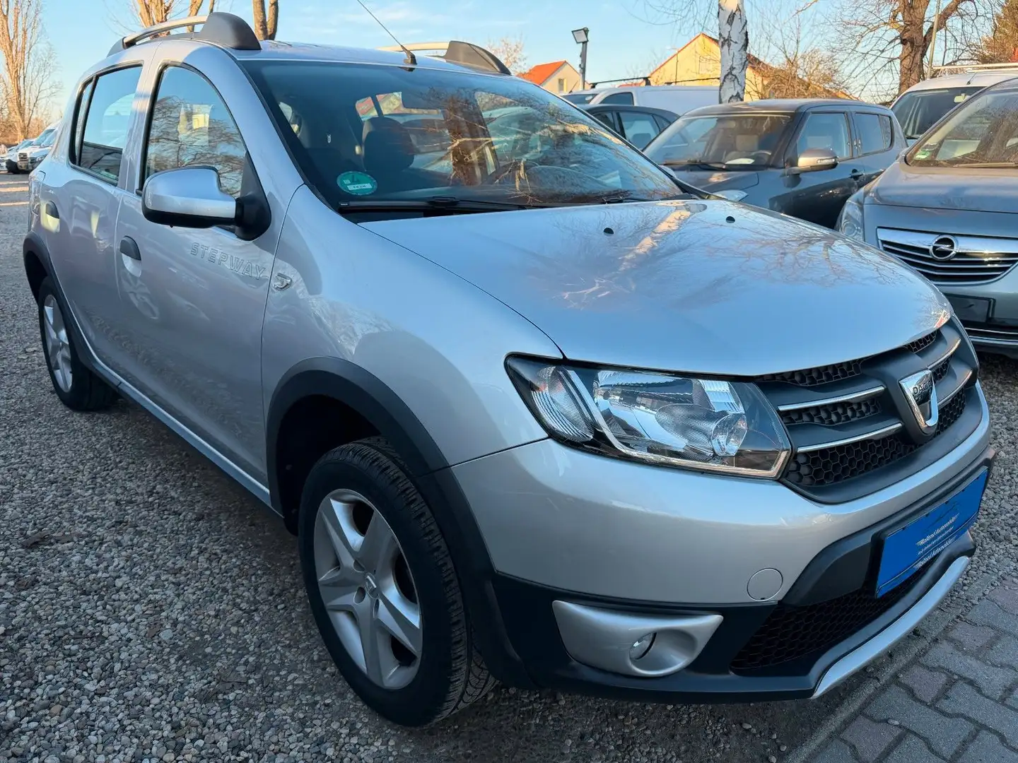Dacia Sandero Stepway*2.HD*Klima*Navi*56.TKM*TÜV NEU Grau - 2