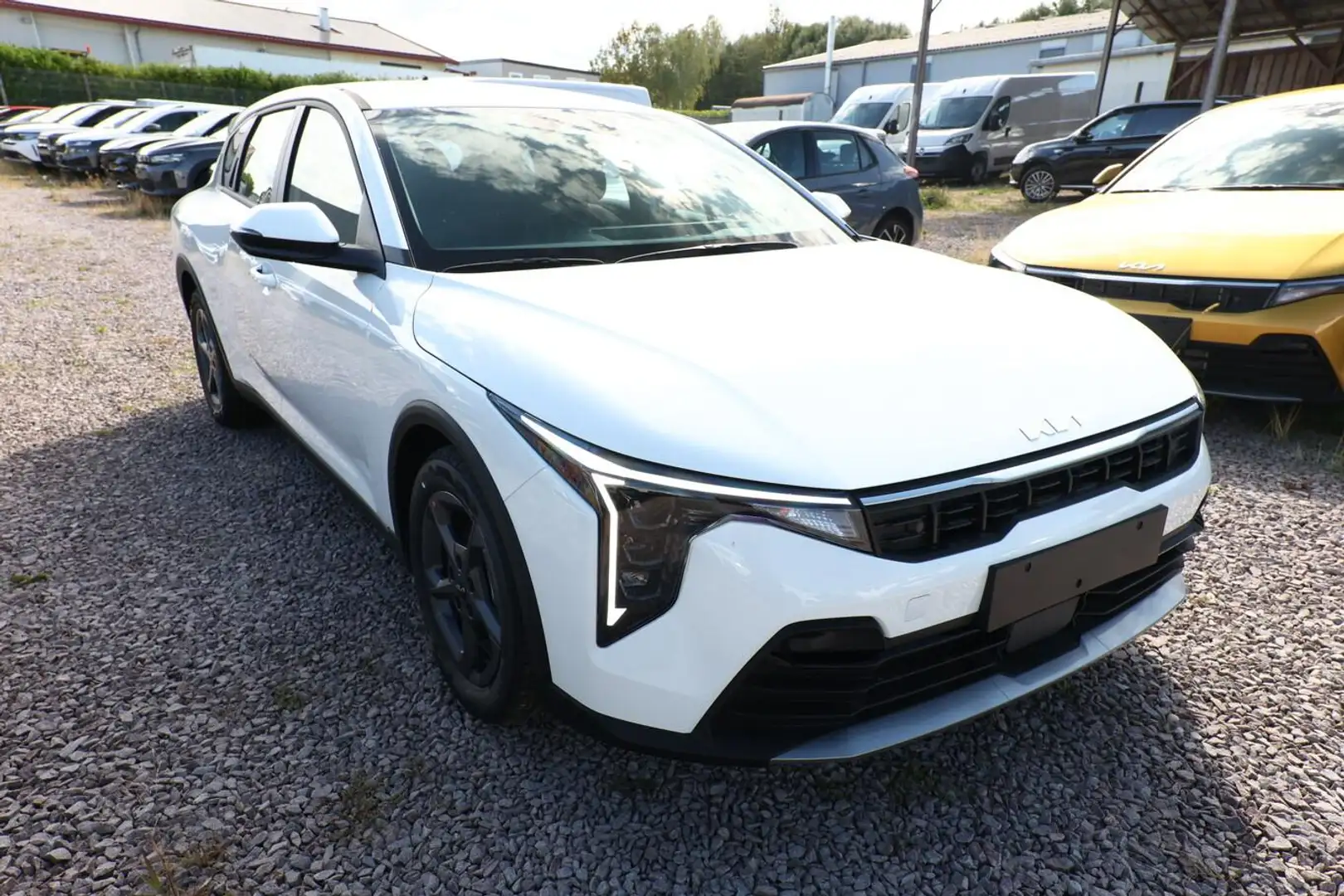 Kia K4 MT SHZ ACC Nav LED Kam Keyl 2xPDC LM16 CarPl 85... Weiß - 2