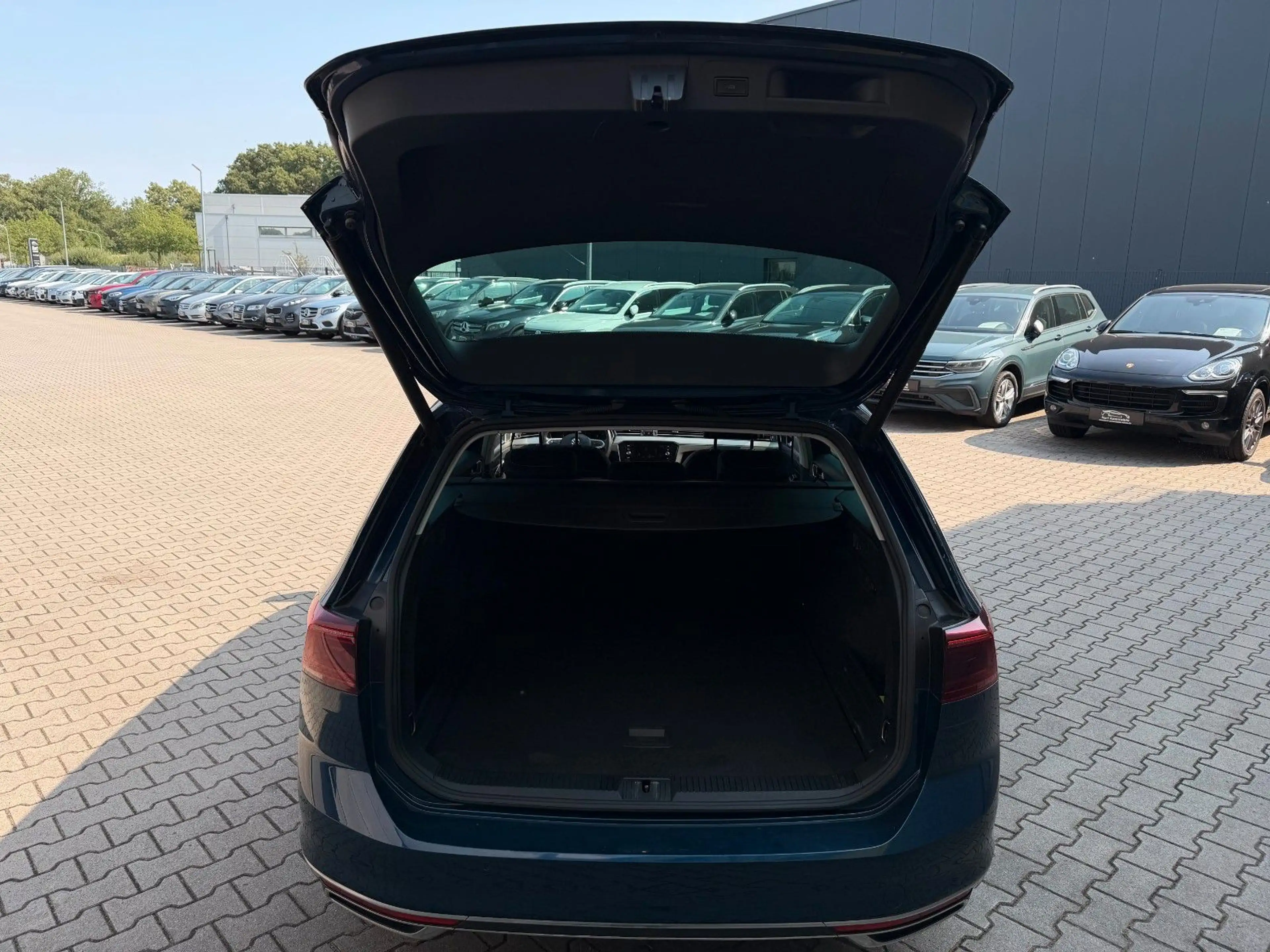 Volkswagen Passat Variant Passat 2.0 Variant Elegance LEDER/NAVI/LED/SHZ* — photo 6