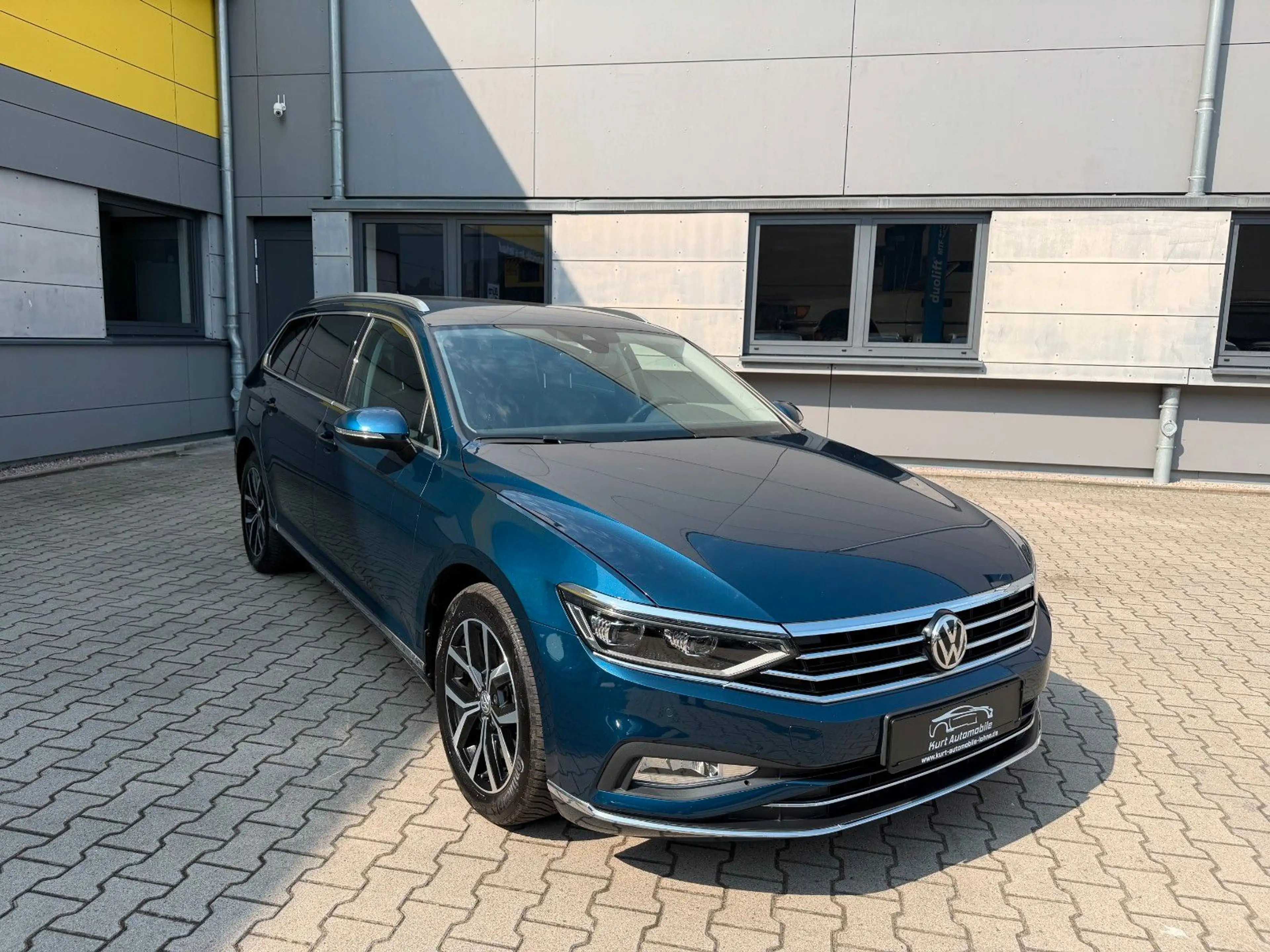 Volkswagen Passat Variant Passat 2.0 Variant Elegance LEDER/NAVI/LED/SHZ* — photo 3
