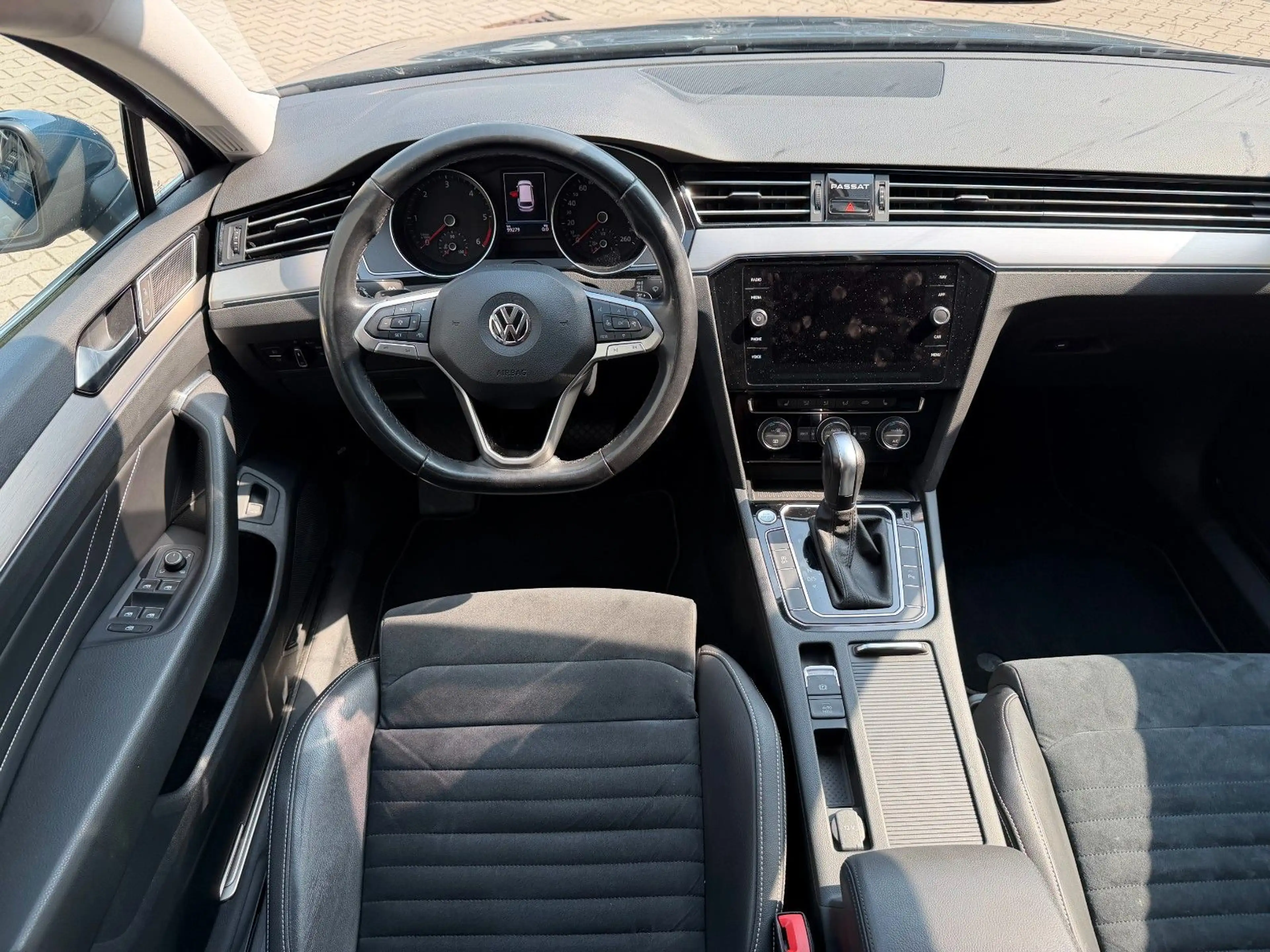 Volkswagen Passat Variant Passat 2.0 Variant Elegance LEDER/NAVI/LED/SHZ* — photo 14