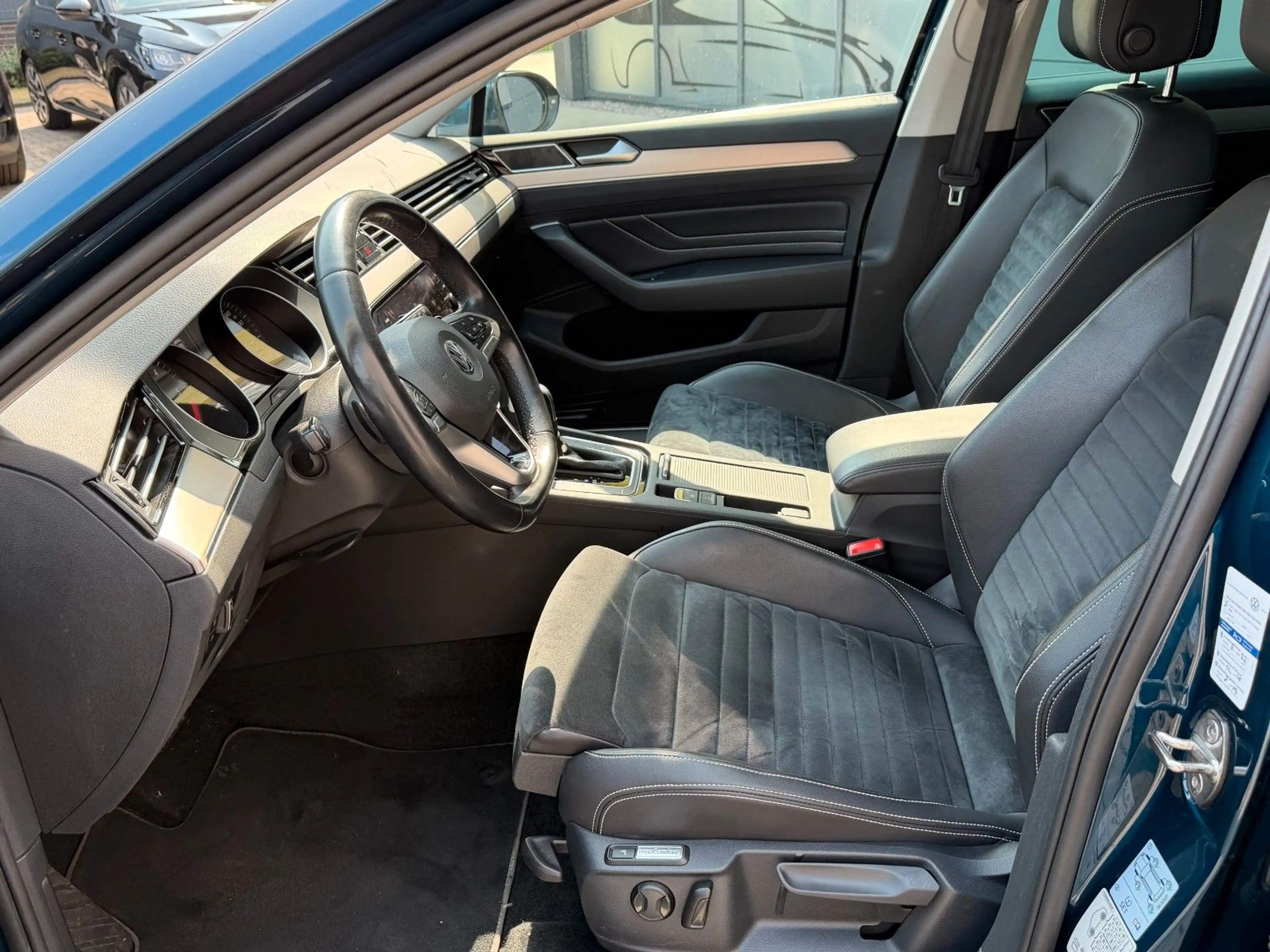 Volkswagen Passat Variant Passat 2.0 Variant Elegance LEDER/NAVI/LED/SHZ* — photo 12
