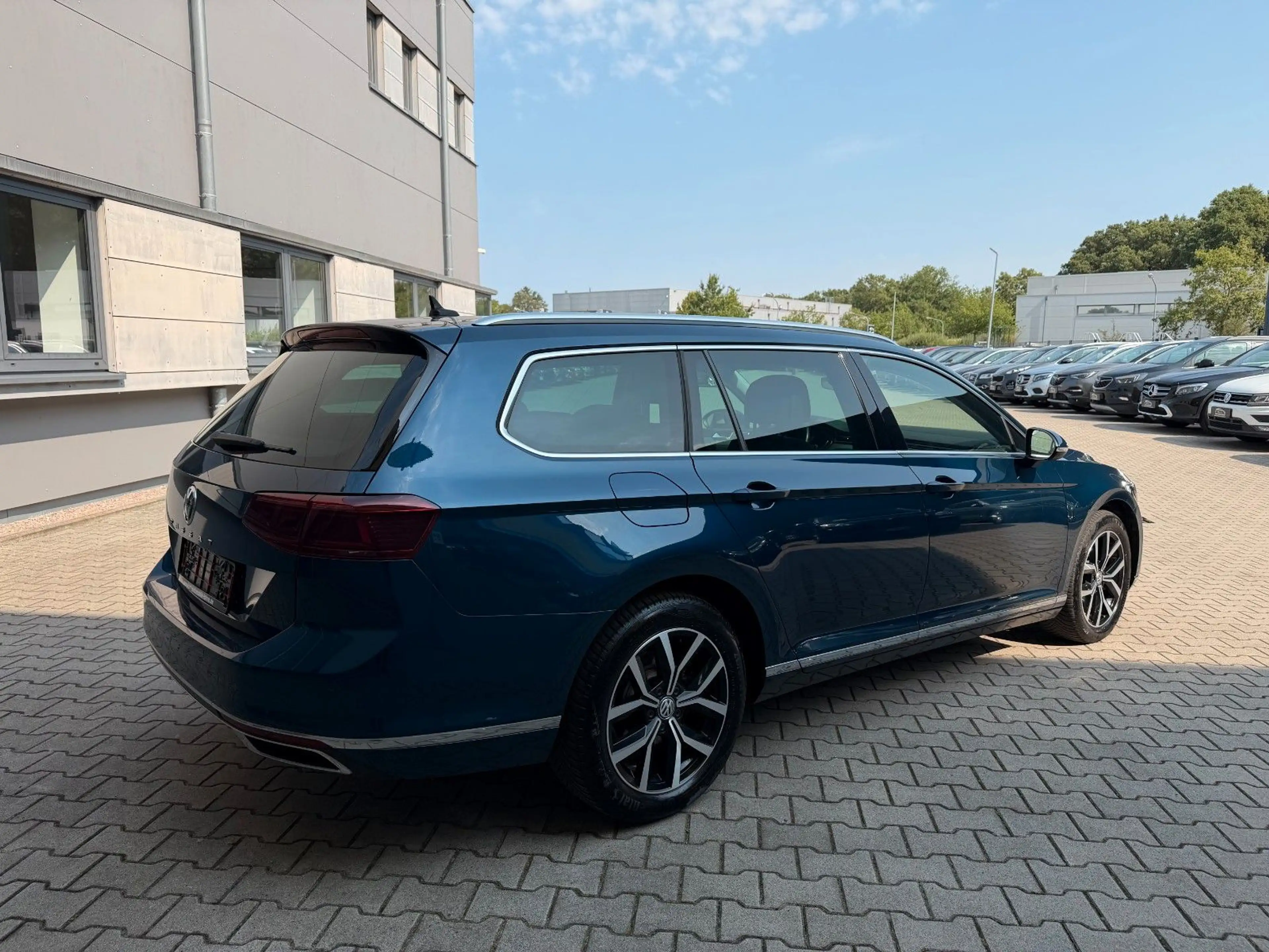 Volkswagen Passat Variant Passat 2.0 Variant Elegance LEDER/NAVI/LED/SHZ* — photo 5