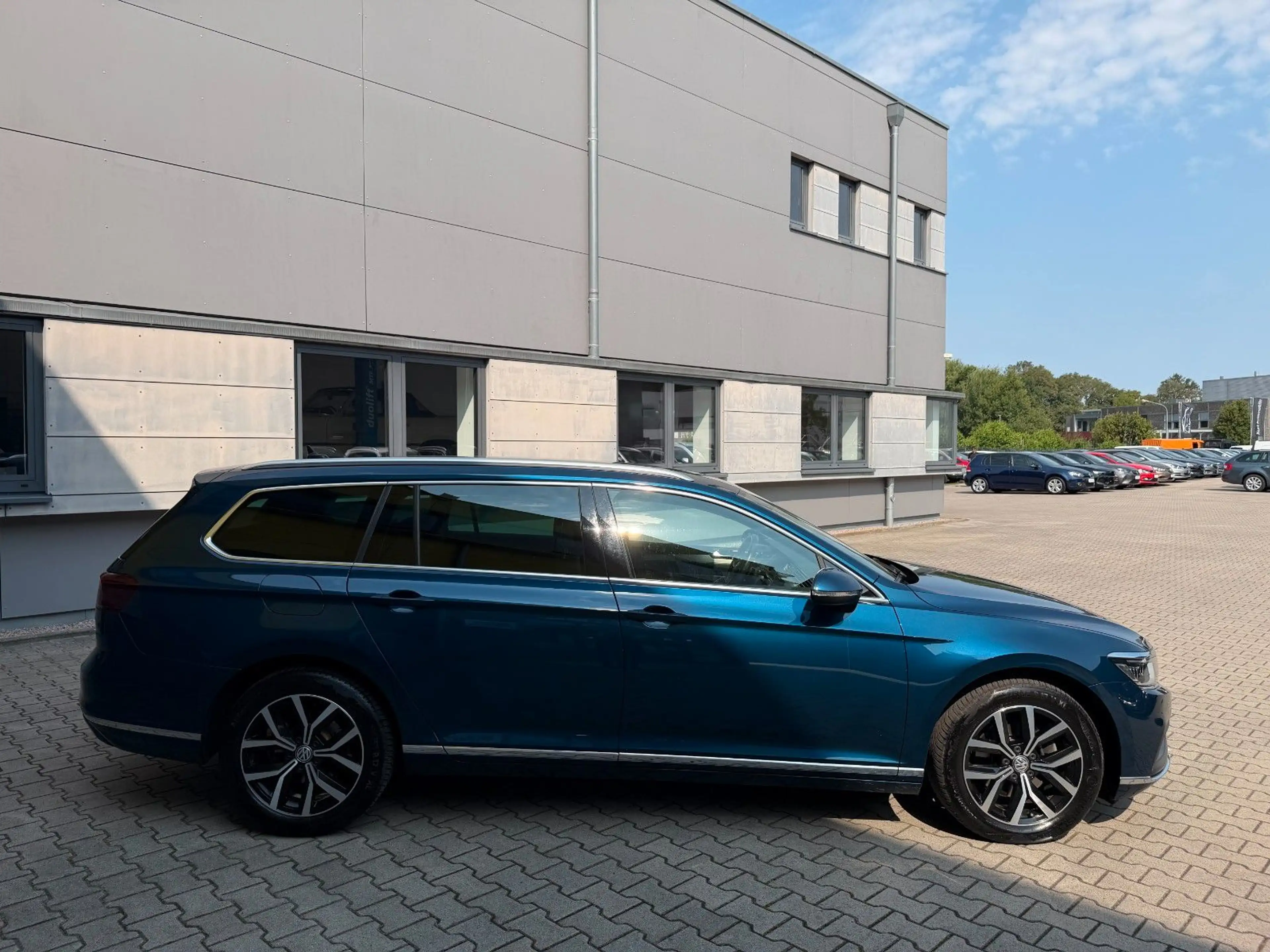 Volkswagen Passat Variant Passat 2.0 Variant Elegance LEDER/NAVI/LED/SHZ* — photo 4
