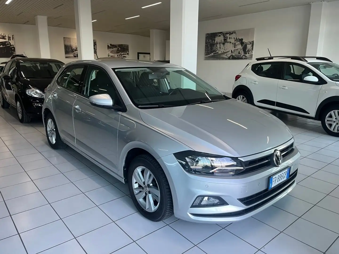 Volkswagen Polo Polo 5p 1.0 tgi Comfortline 90cv Plateado - 1