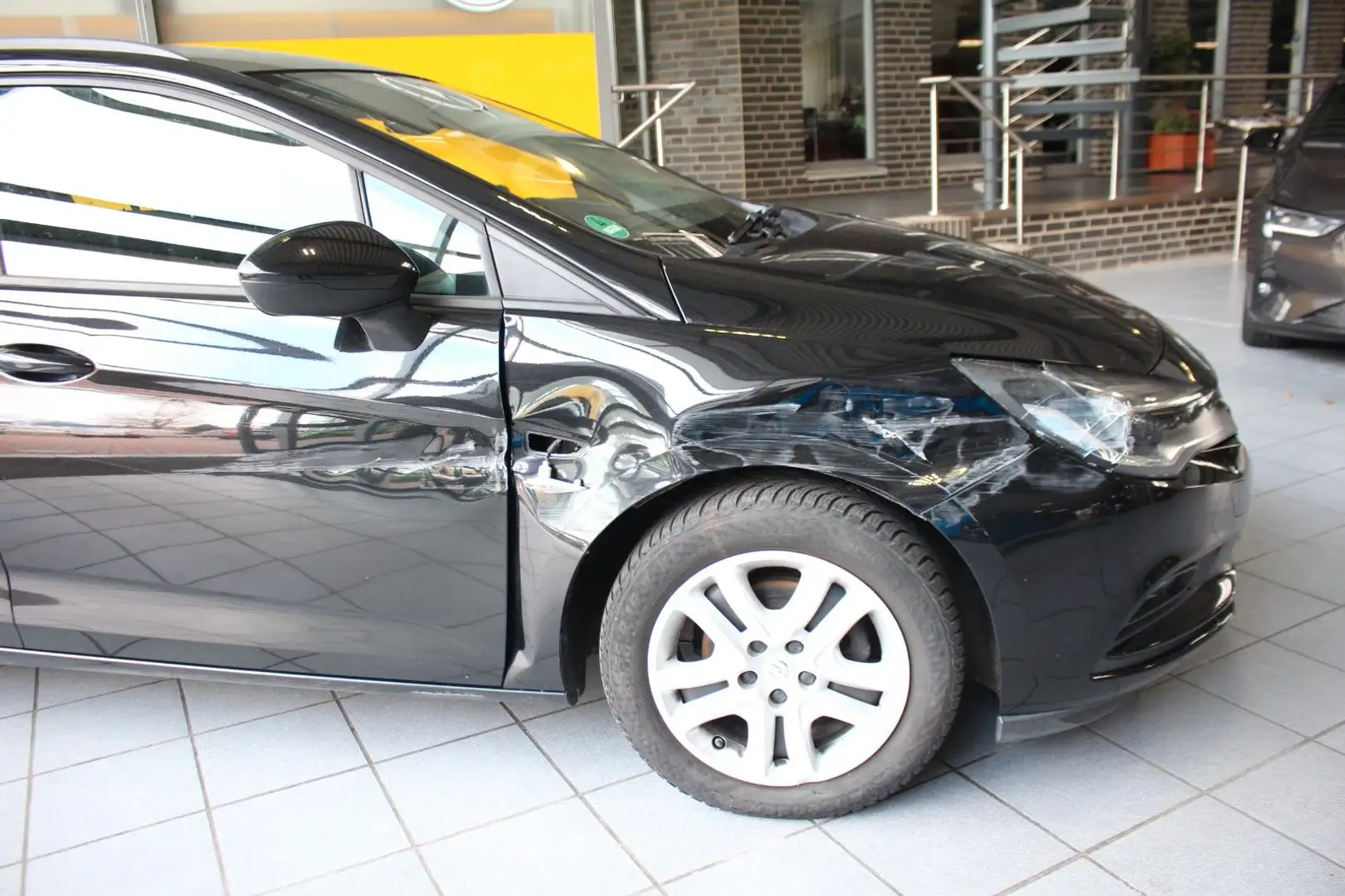 Opel Astra K Sports Tourer Edition AHK Navi Schwarz - 2
