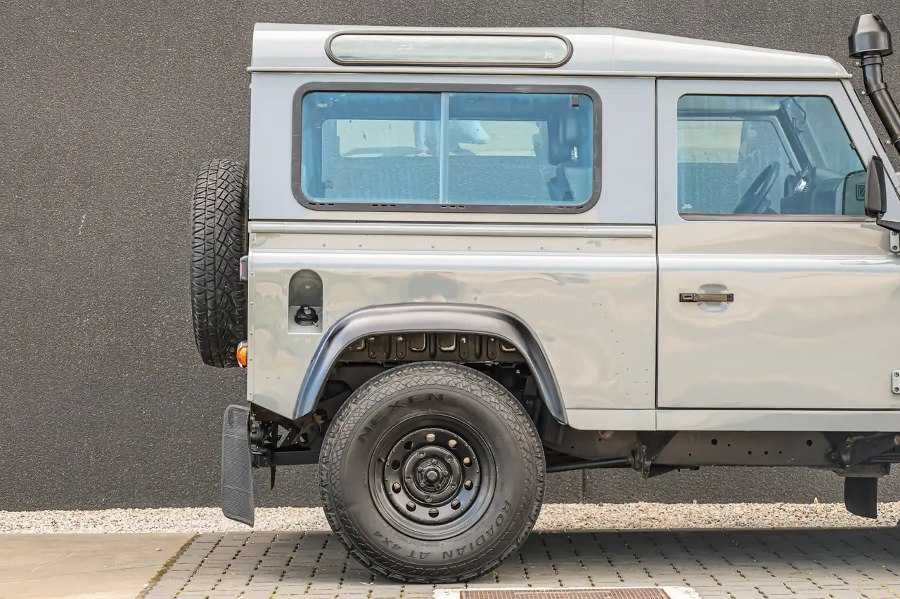 Land Rover Defender 2.2 TD4 Turbo-Lichte vracht — foto 5
