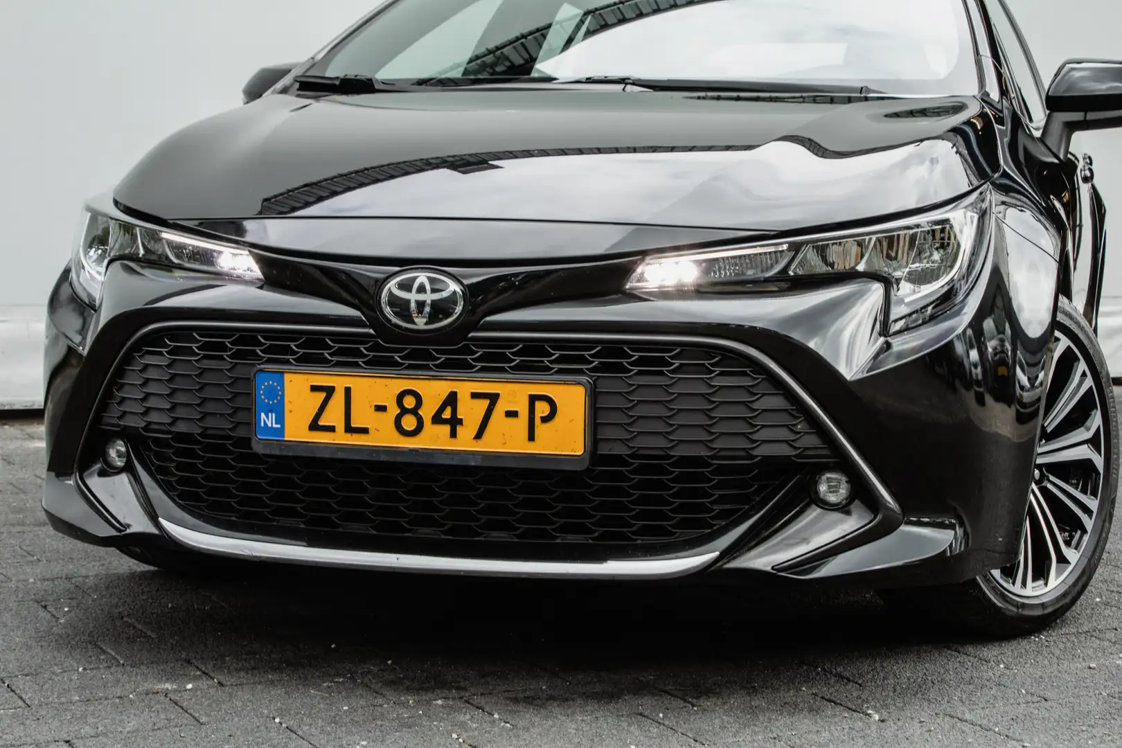 Toyota Corolla Touring Sports 1.2 Turbo First Edition Trekhaak/ N Zwart - 2