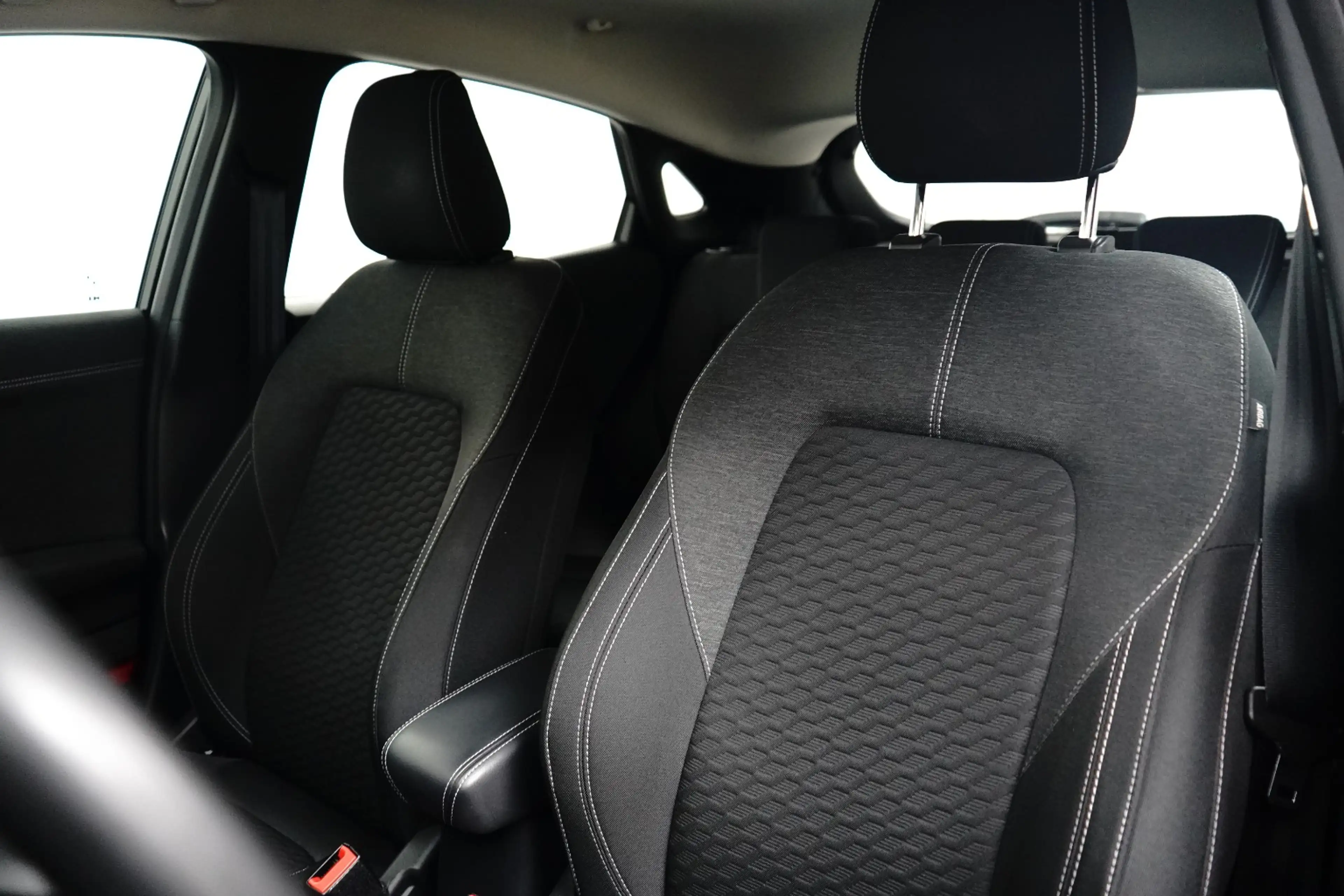 Ford Puma 1.0 EcoBoost Hybrid Titanium — photo 24