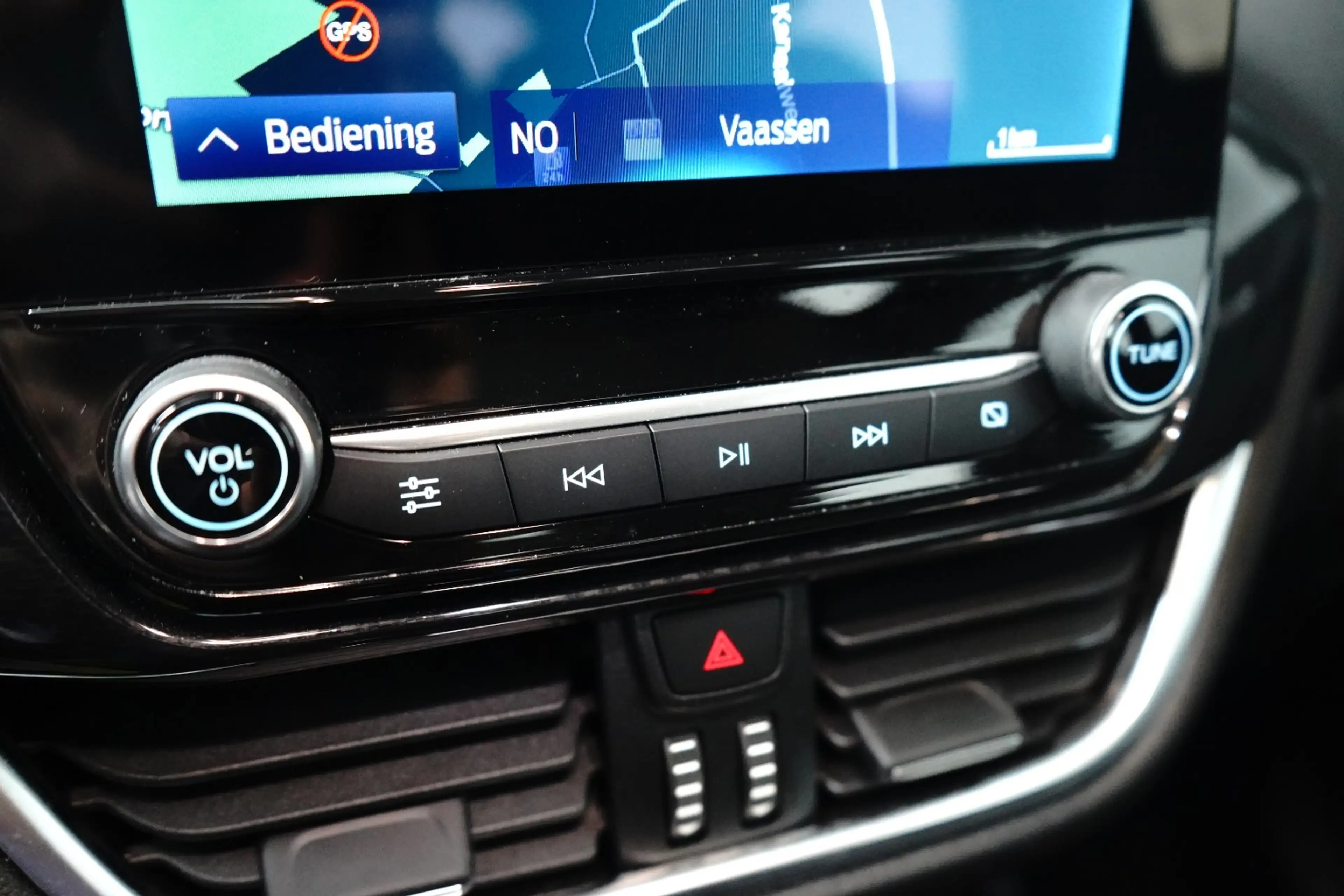 Ford Puma 1.0 EcoBoost Hybrid Titanium — photo 20