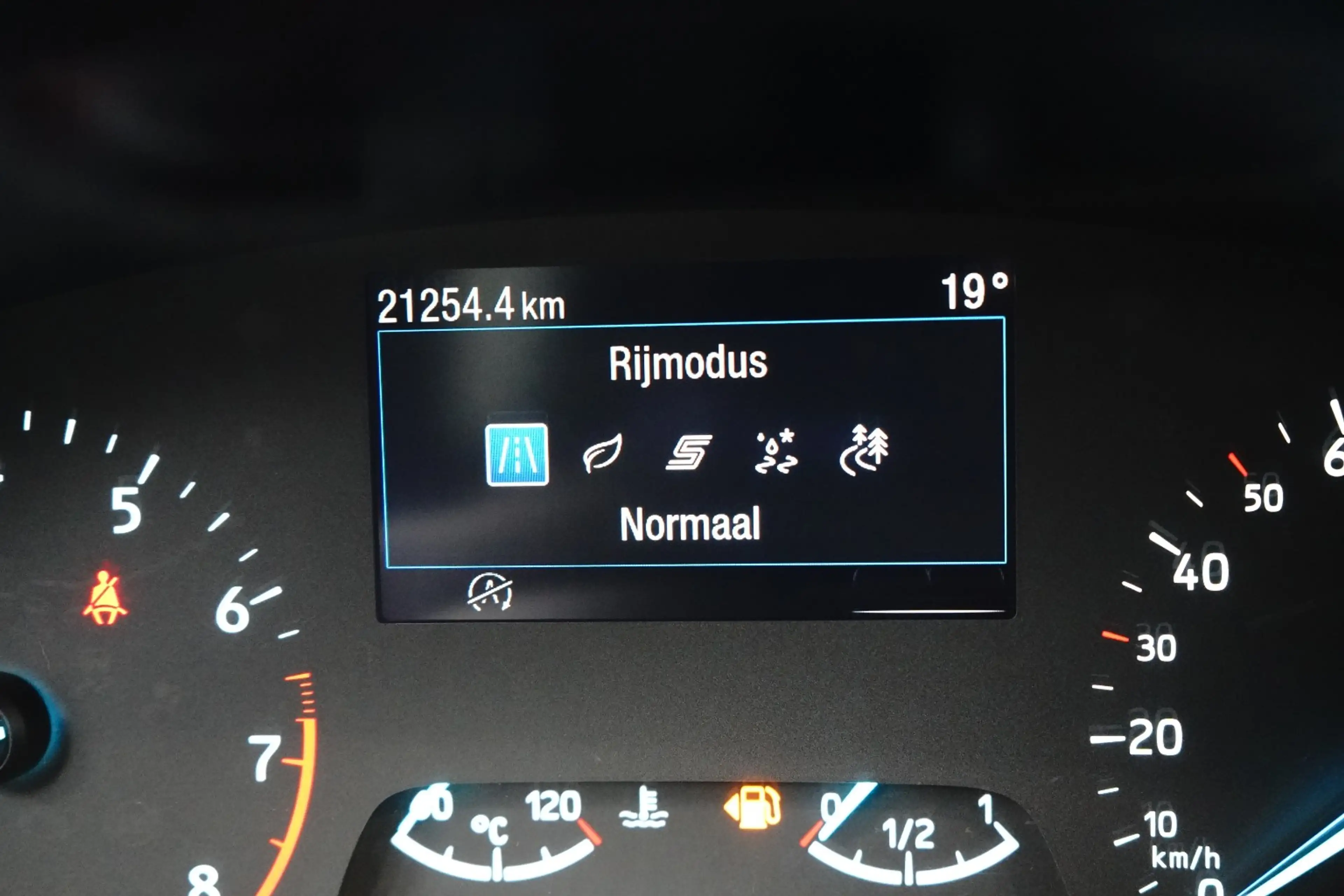 Ford Puma 1.0 EcoBoost Hybrid Titanium — photo 12