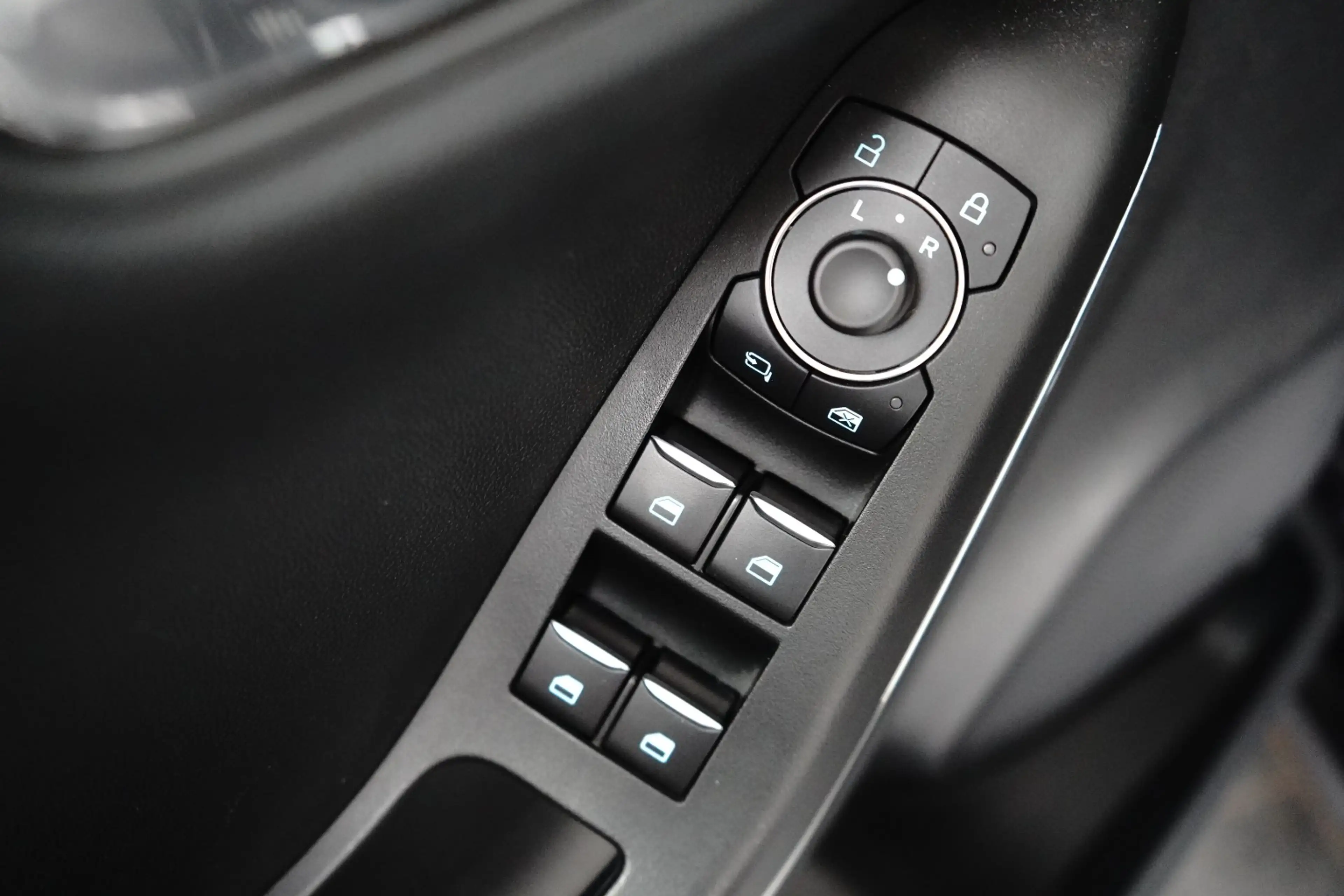Ford Puma 1.0 EcoBoost Hybrid Titanium — photo 17