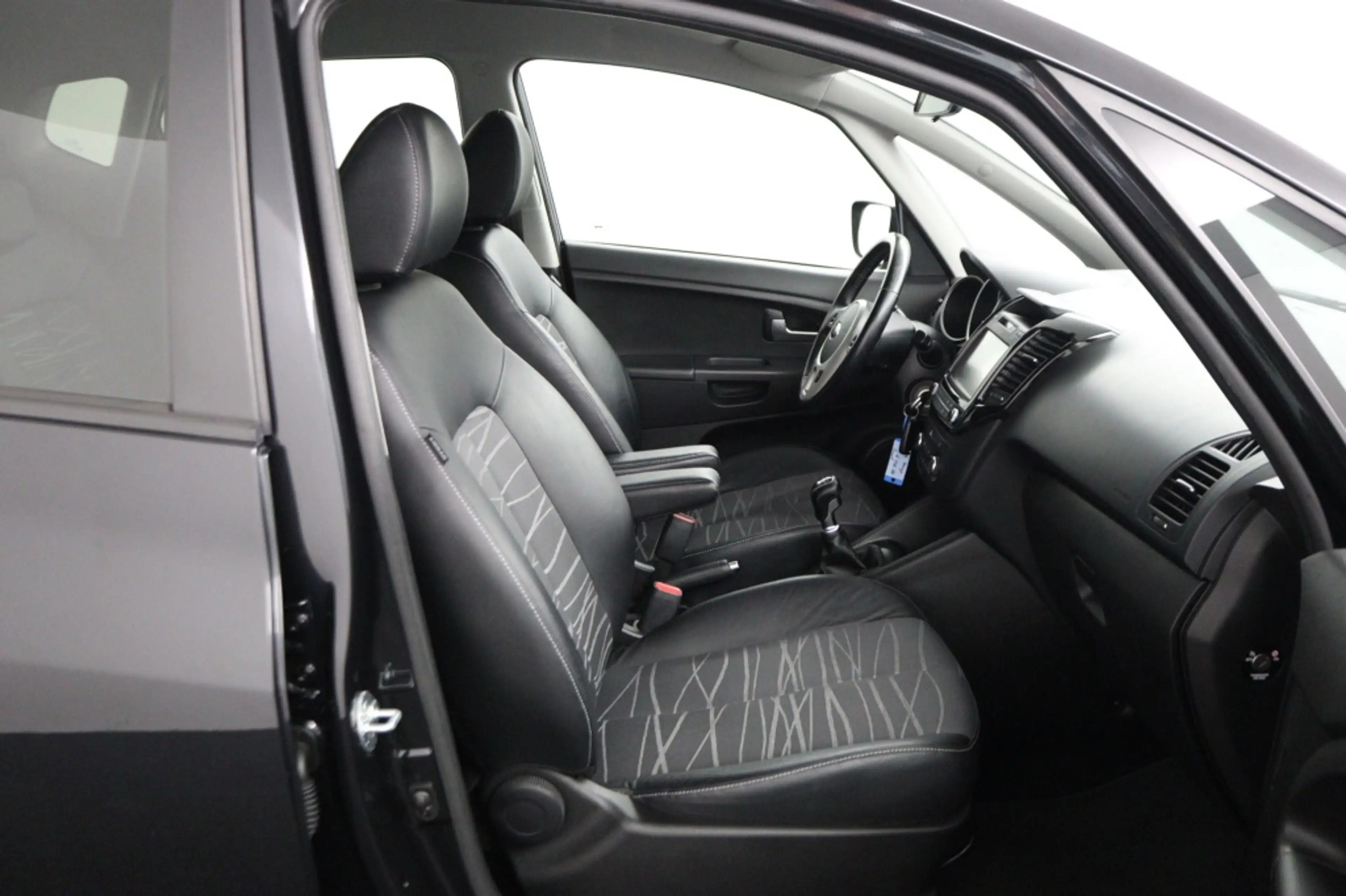 Kia Venga 1.4 CVVT FIRST EDTION ECC/CRUISE/NAV/CAMERA/PARK.S — photo 21