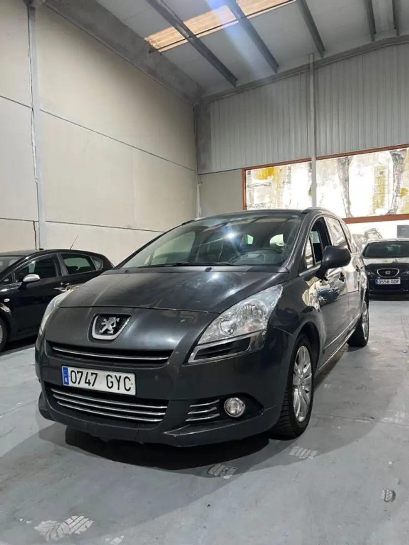 Peugeot 5008 1.6HDI Sport Pack CMP 112 Gris - 2