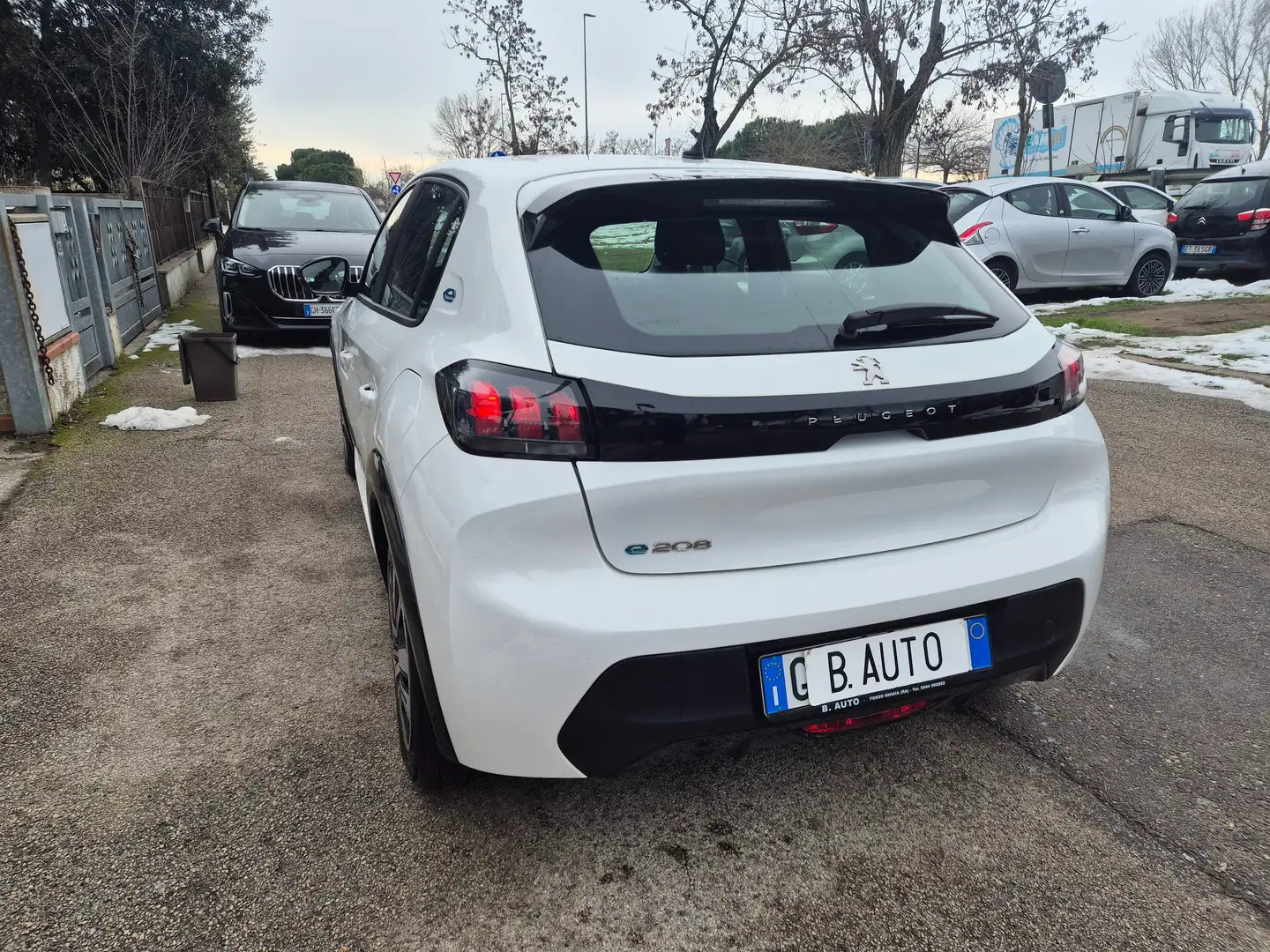 Peugeot 208 208 II 2023 e-208 my23 Weiß - 2