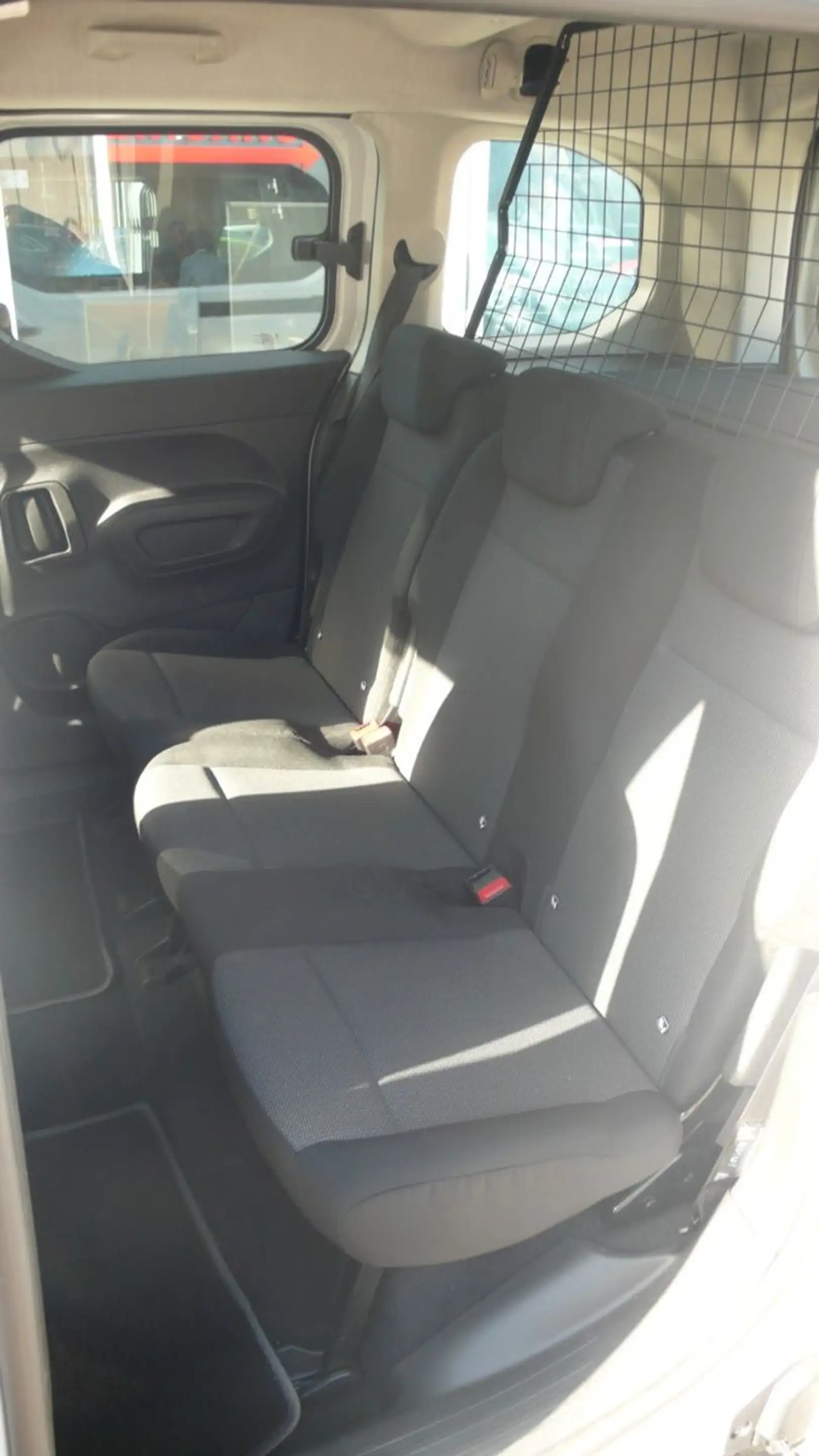 Peugeot Rifter Pure Tec 110 L1 Active Pack nur 7.526 KM — photo 13
