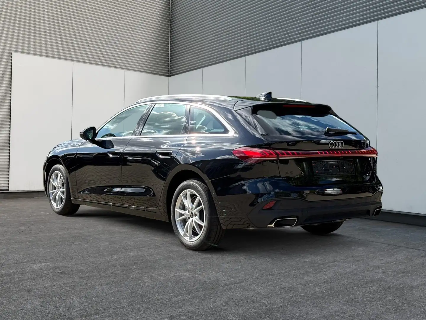 Audi A5 Avant Basis *SOFORT* AHK+KAMERA+EL.HECKKL.+NAVI... Schwarz - 2
