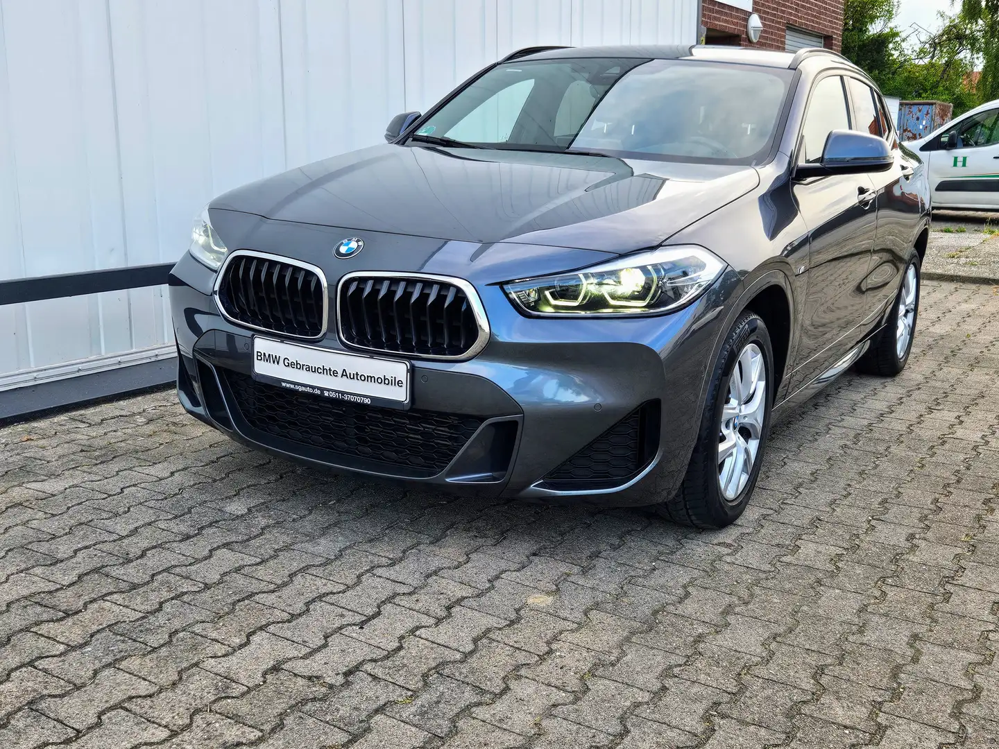 BMW X2 xDr. 20d*NAVI+*HUD*M-SPORT*AHK*HiFi*KEYLESS GO Gris - 1
