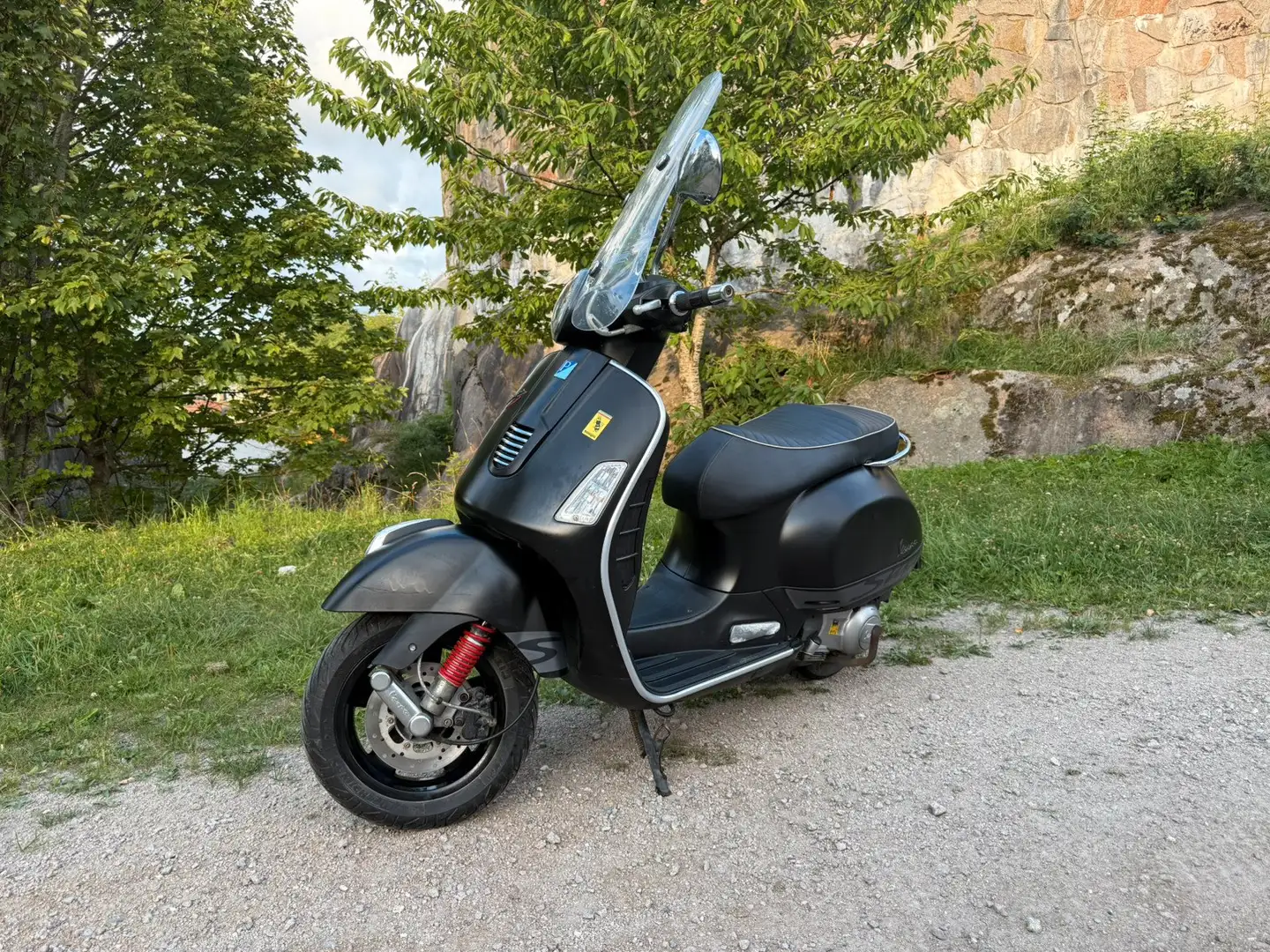 Vespa GTS 300 Super Sport crna - 1