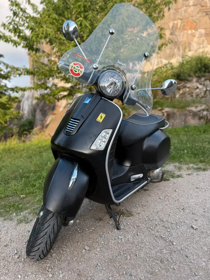 Vespa GTS 300 Super Sport crna - 2